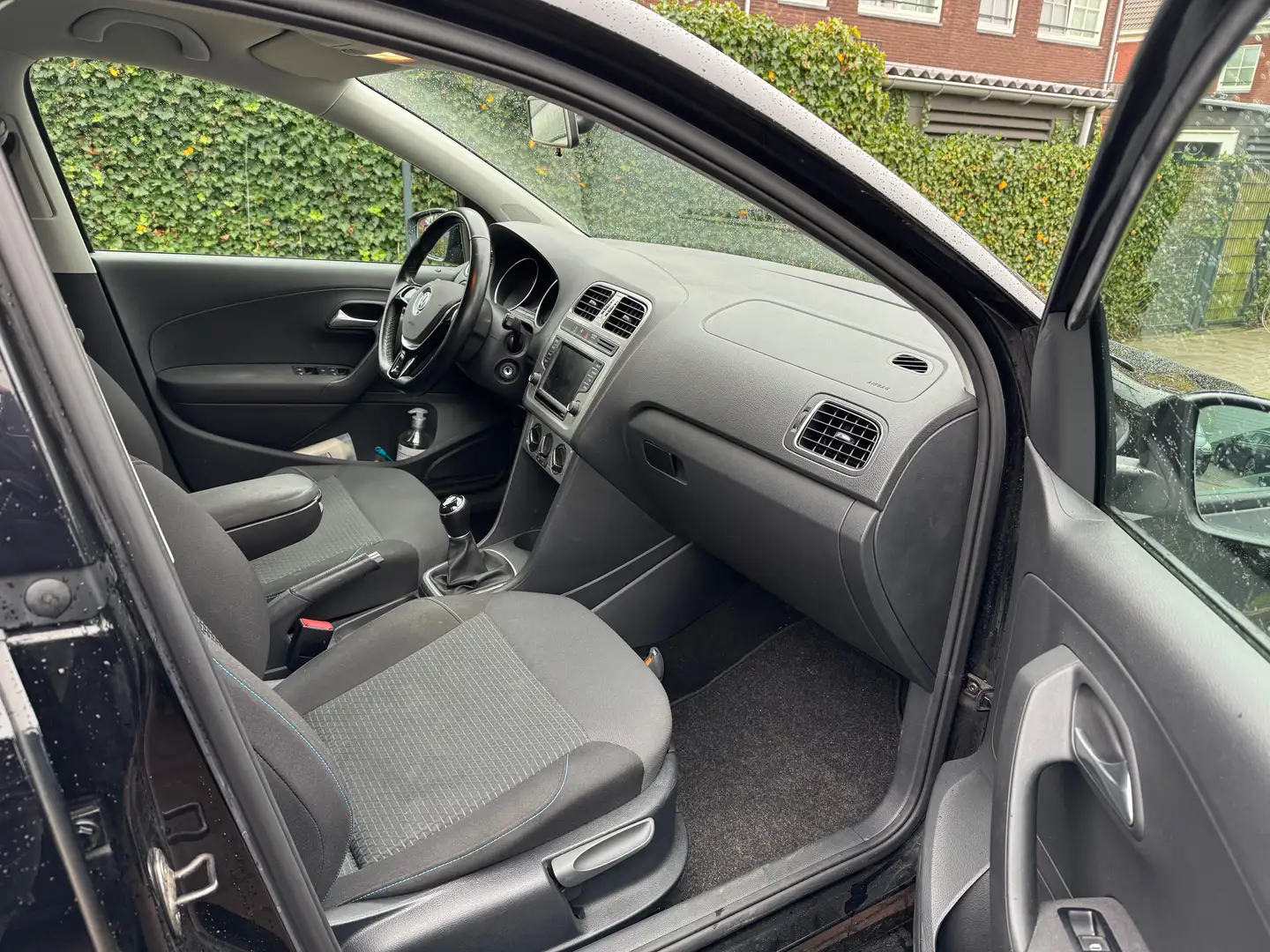 Volkswagen Polo Polo 1.0 TSI 95PK BlueM. Edition Executive pakket Zwart - 2