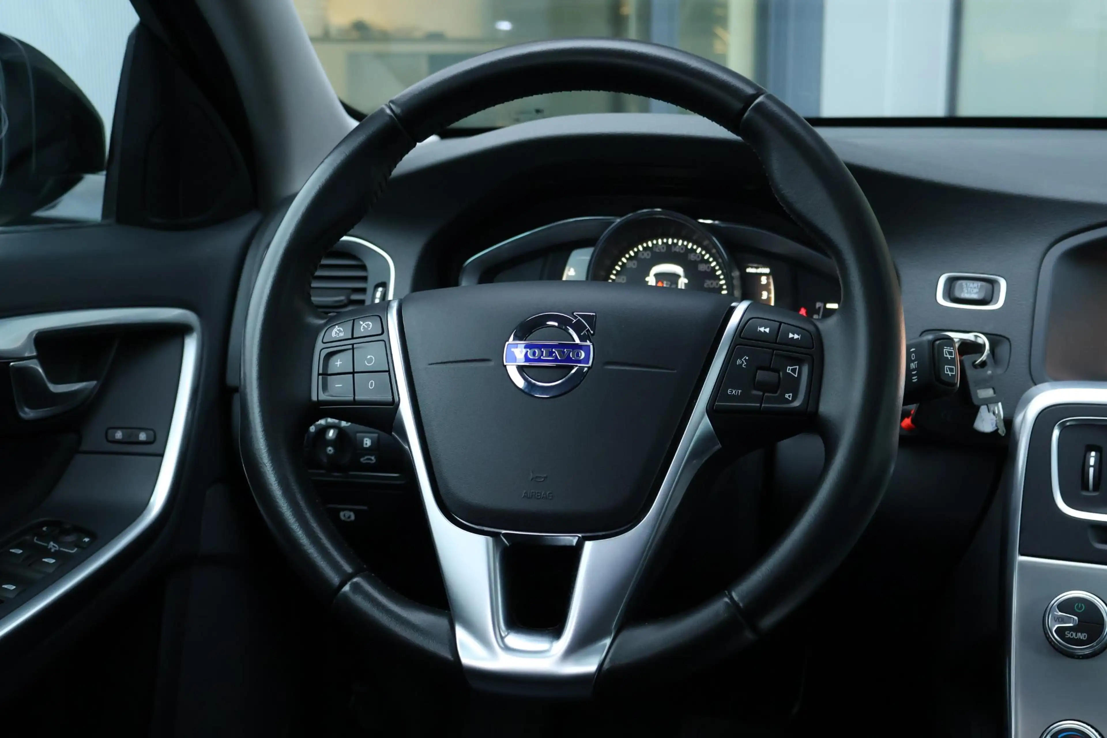 Volvo V60 Cross Country 2.0 D3 Polar+ / Camera / Schuifdak — photo 15