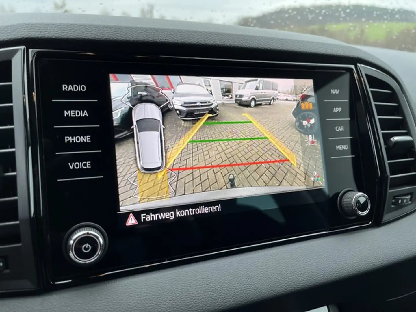 Skoda Karoq 1.5 TSI DSG Selection + PDC V+H + Kamera + AHK + 1 Noir - 2