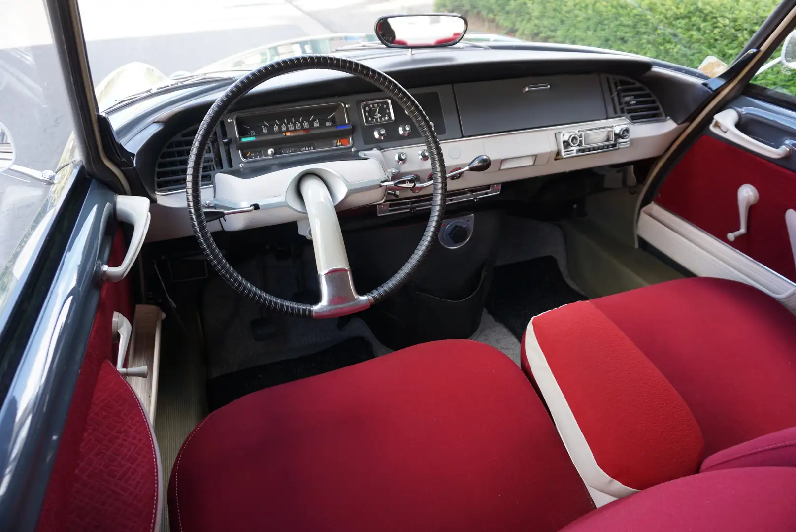 Oldtimer Citroen ID 19 B, Zusatzscheinwerfer wie DS Pallas Grau - 2