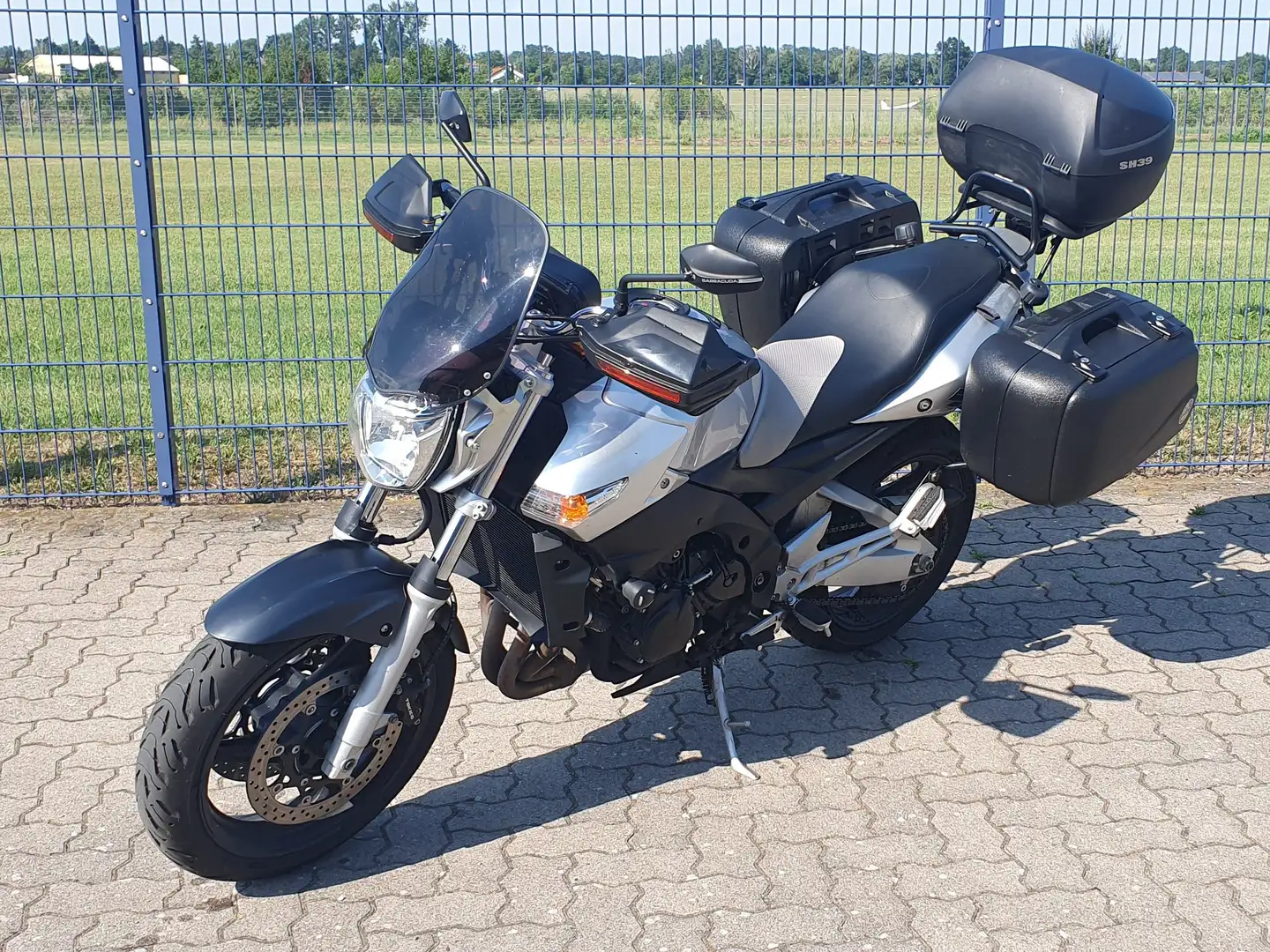 Suzuki GSR 600 Plateado - 1
