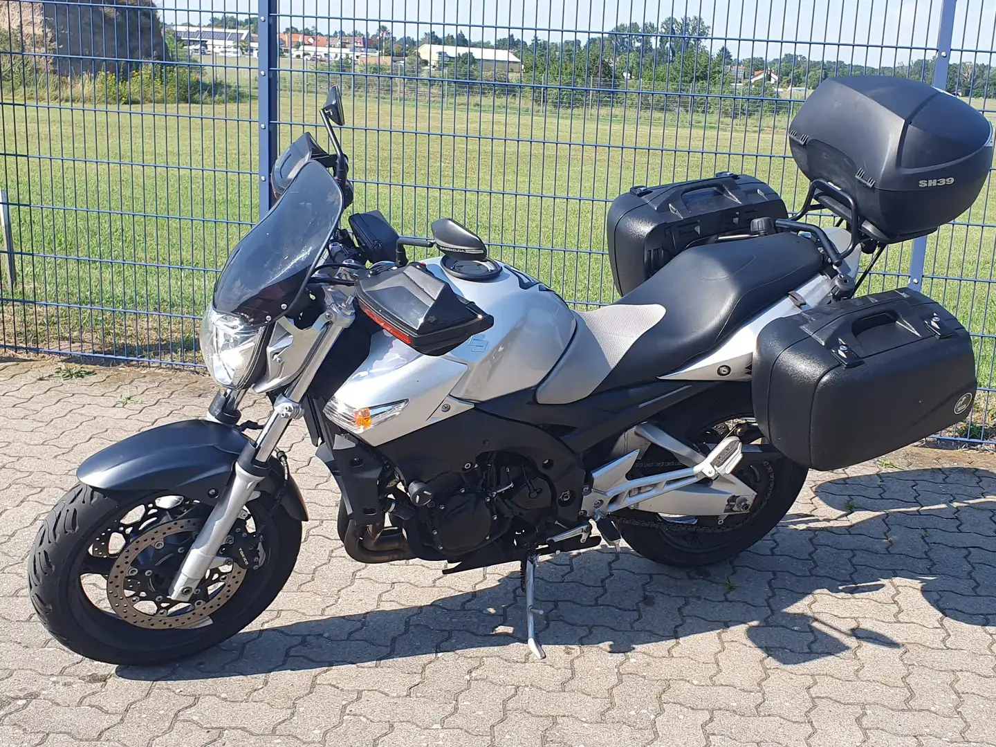 Suzuki GSR 600 Plateado - 2