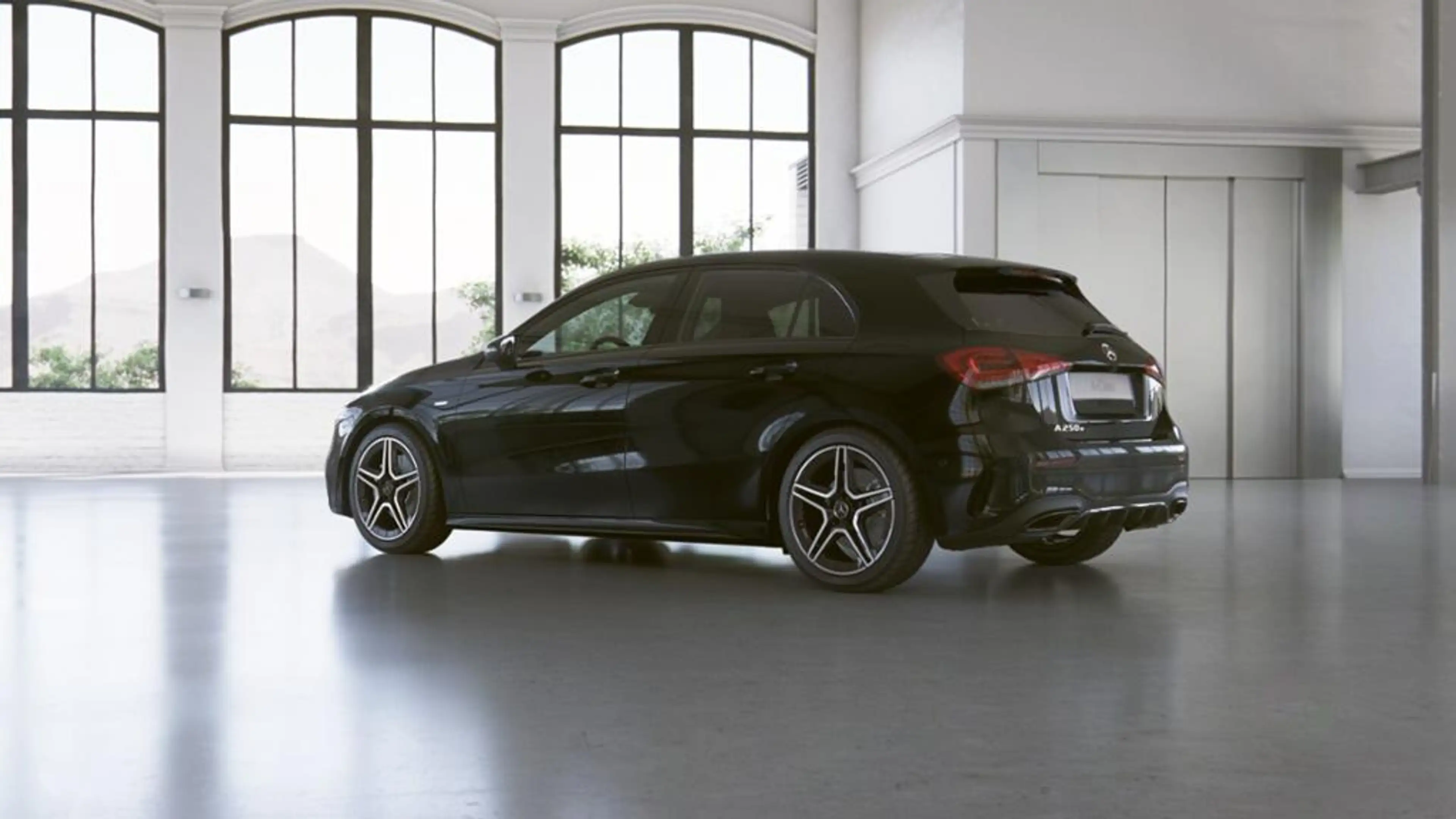 Mercedes-Benz A 250 e AMG LED/DAB/NIGHT/SOUND — photo 2