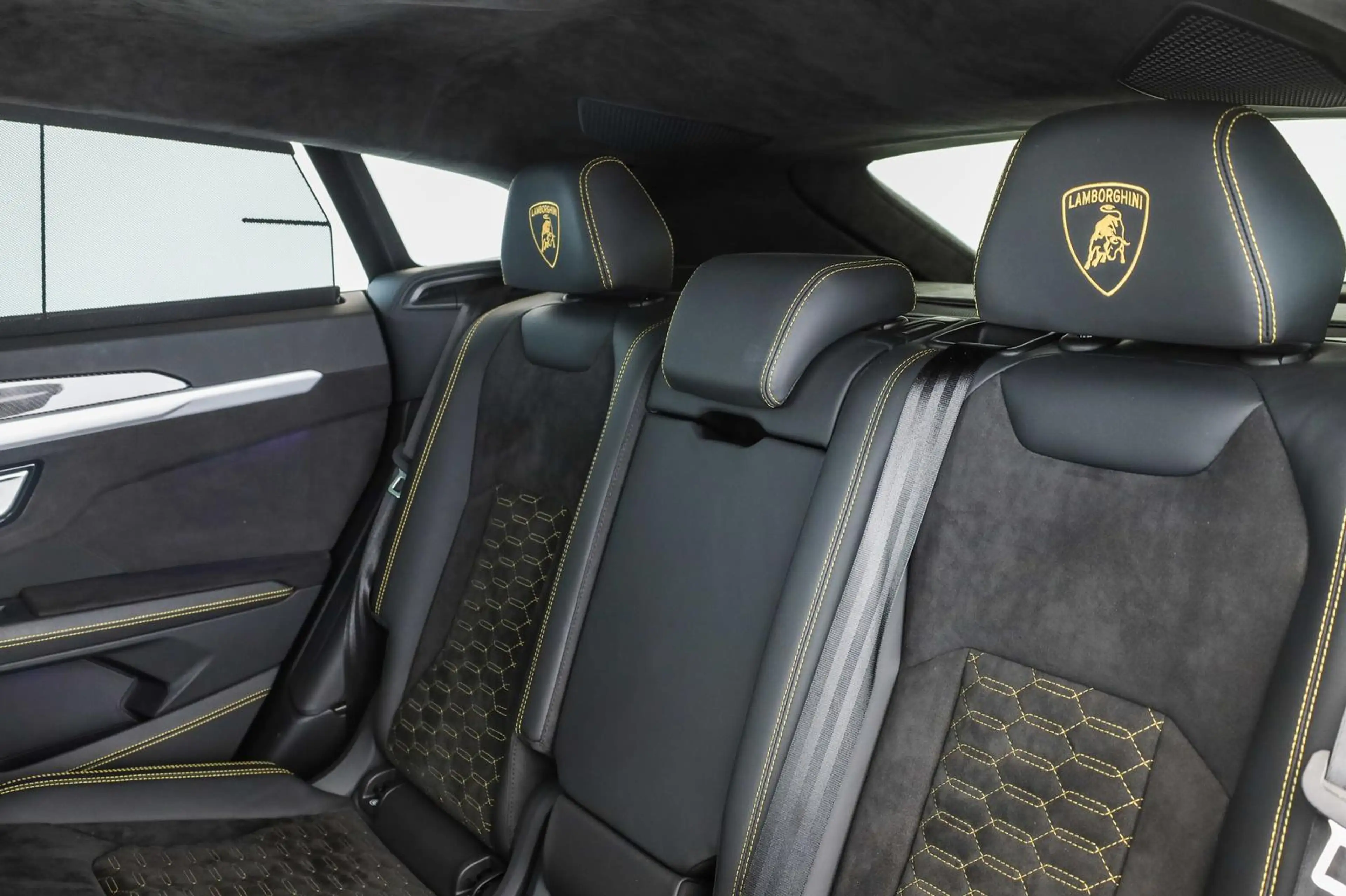 Lamborghini Urus Carbon Alcantara LED Pano Sensonum SHZ 23" — photo 14