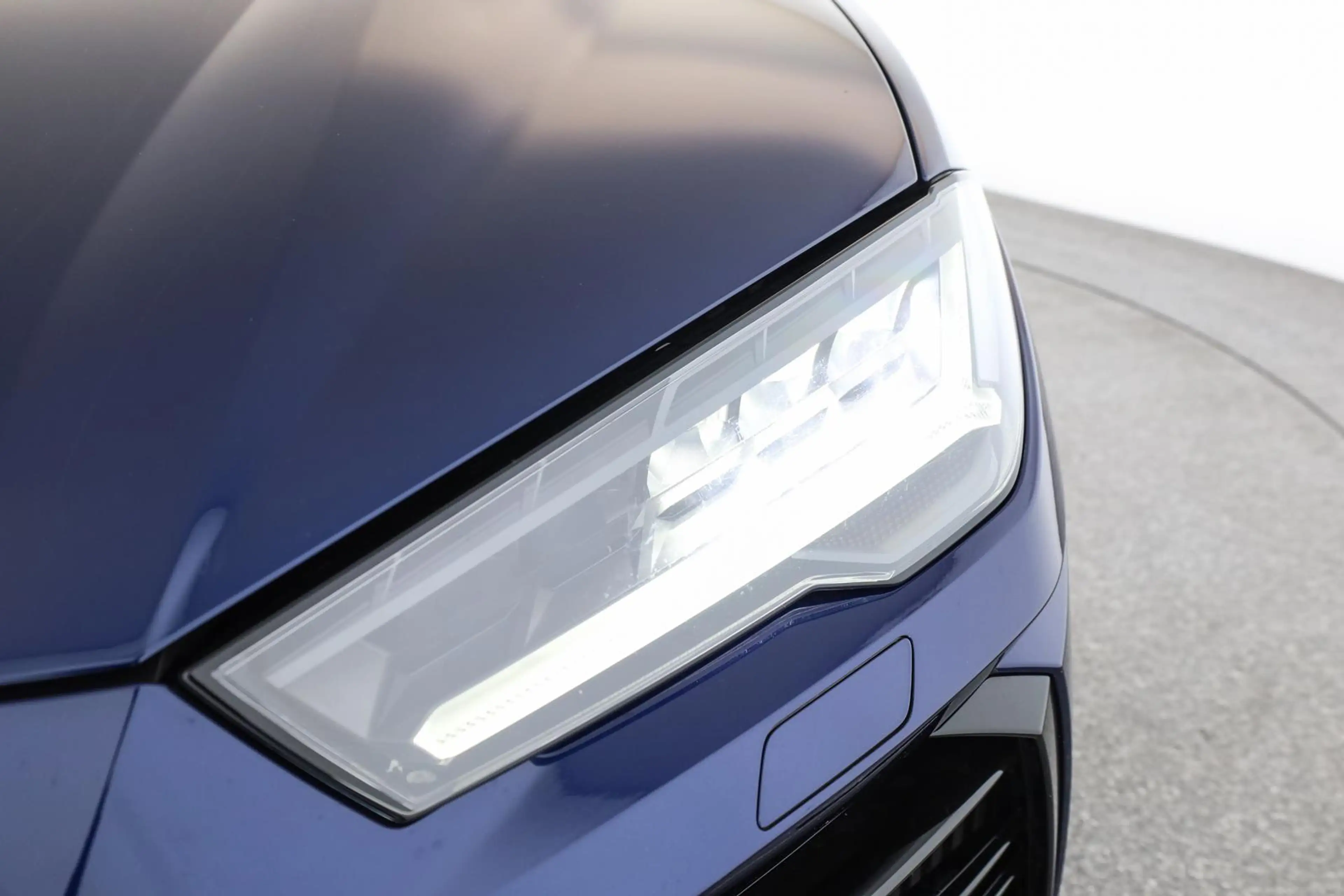 Lamborghini Urus Carbon Alcantara LED Pano Sensonum SHZ 23" — photo 7