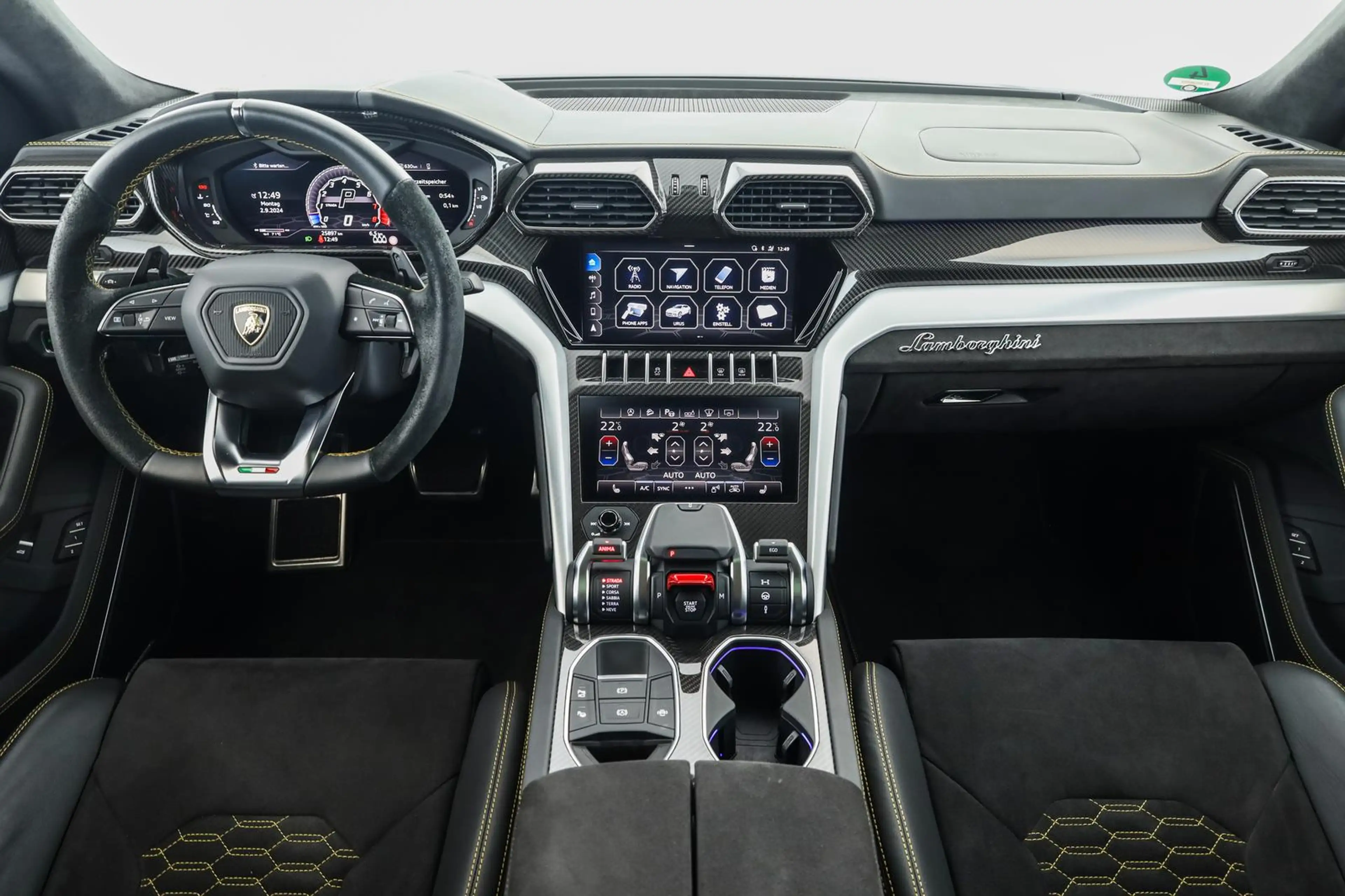 Lamborghini Urus Carbon Alcantara LED Pano Sensonum SHZ 23" — photo 12