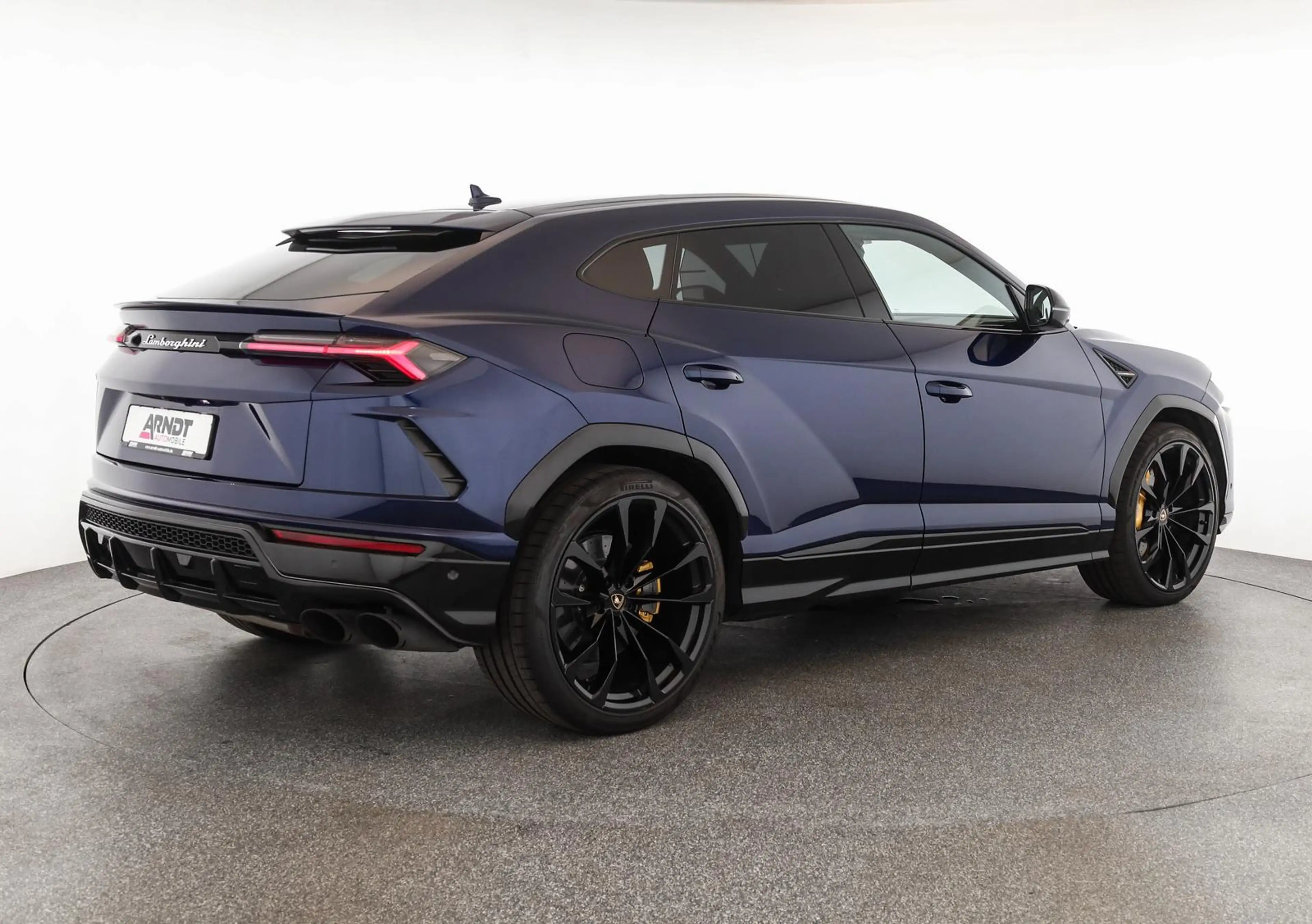 Lamborghini Urus Carbon Alcantara LED Pano Sensonum SHZ 23" — photo 5
