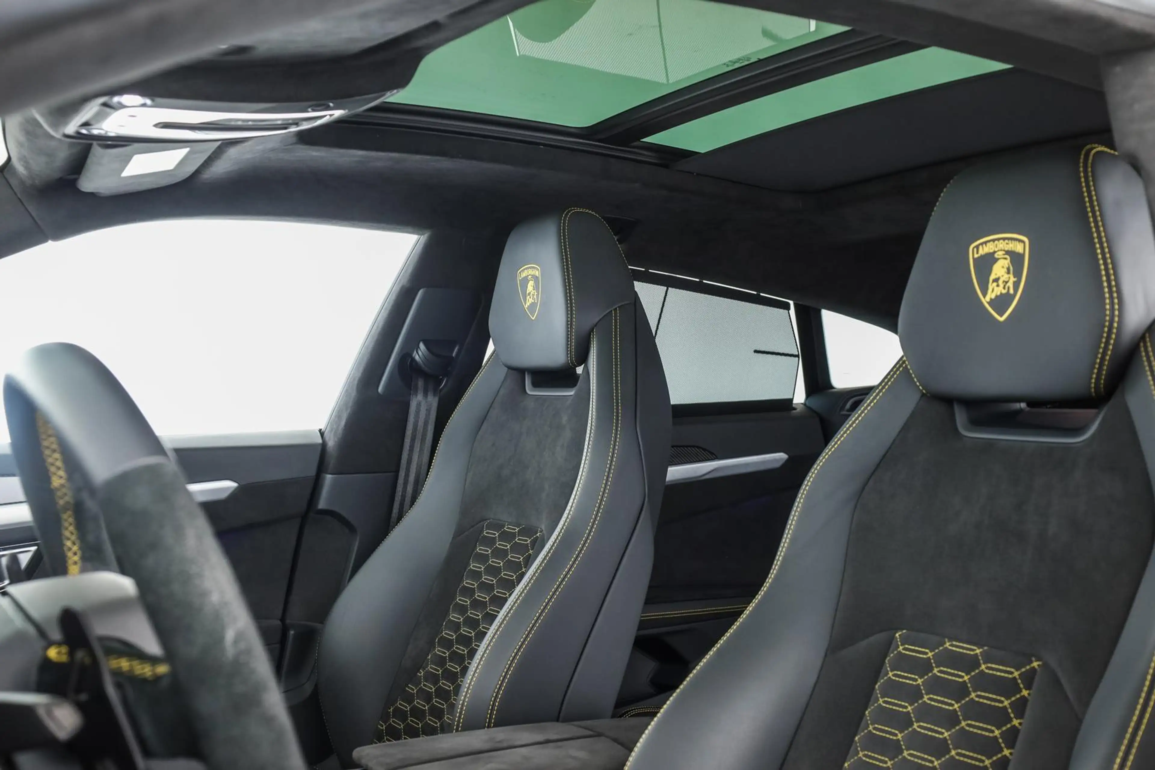 Lamborghini Urus Carbon Alcantara LED Pano Sensonum SHZ 23" — photo 13