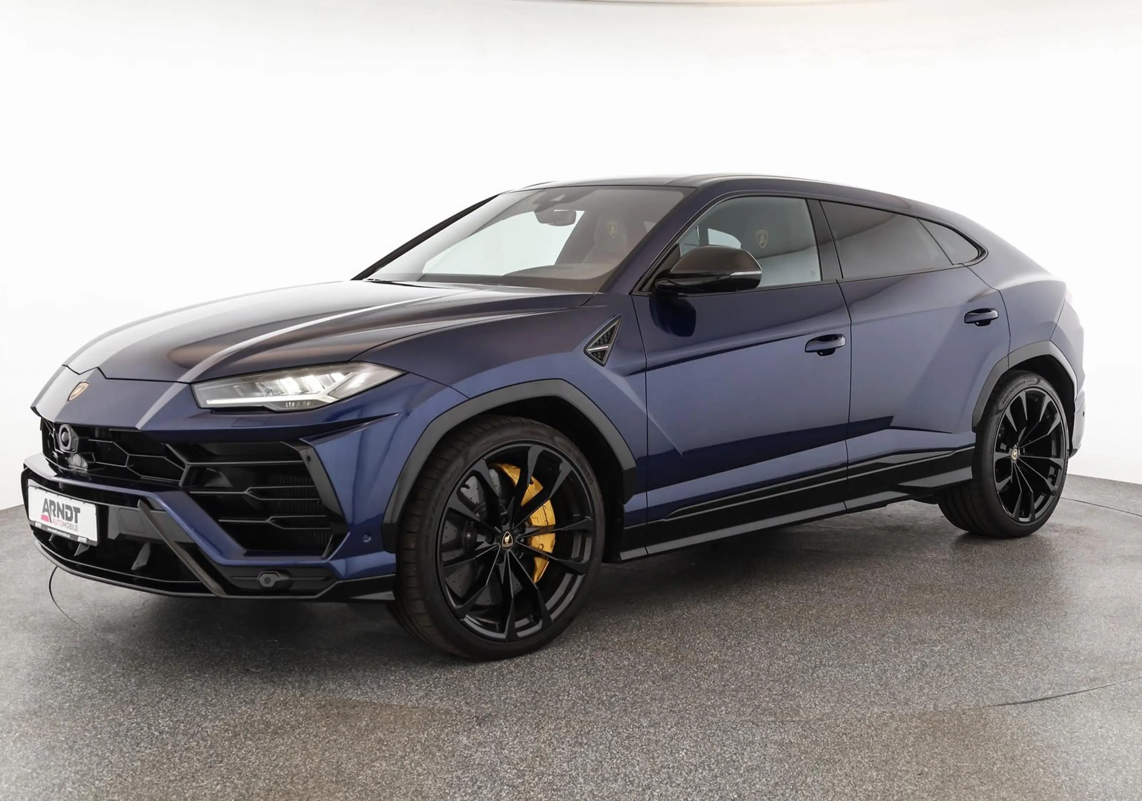 Lamborghini Urus Carbon Alcantara LED Pano Sensonum SHZ 23" — photo 2