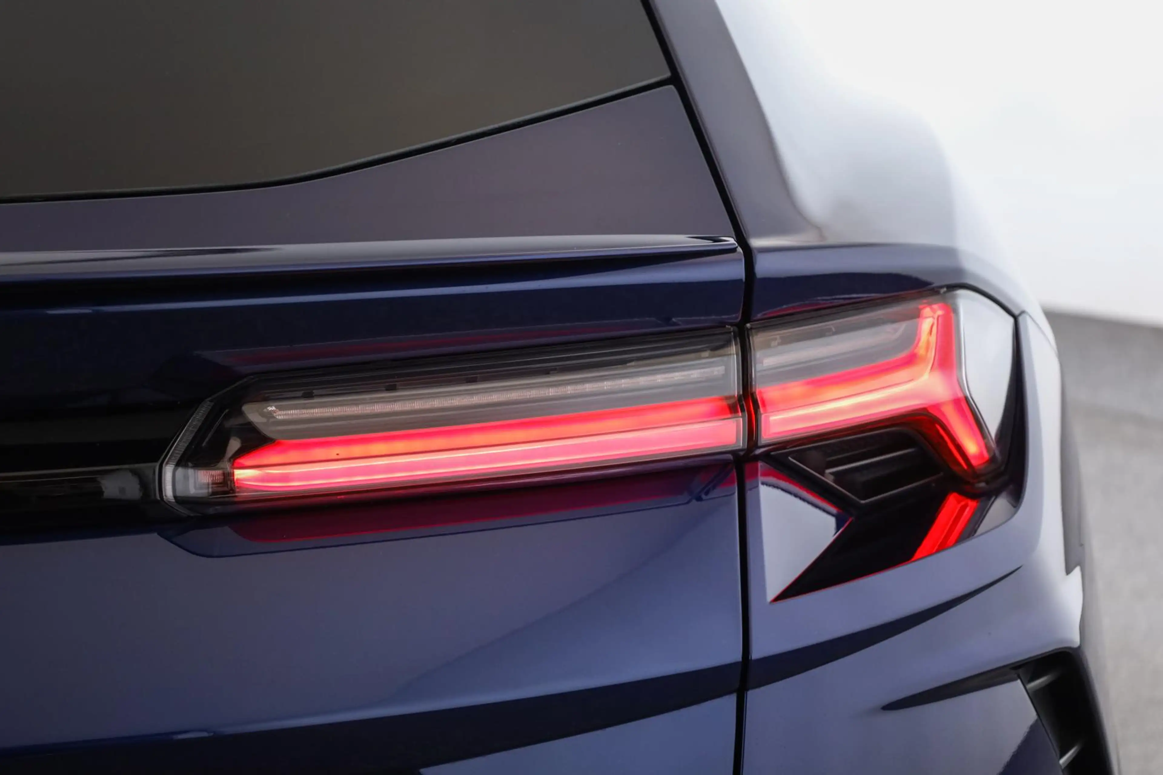 Lamborghini Urus Carbon Alcantara LED Pano Sensonum SHZ 23" — photo 8