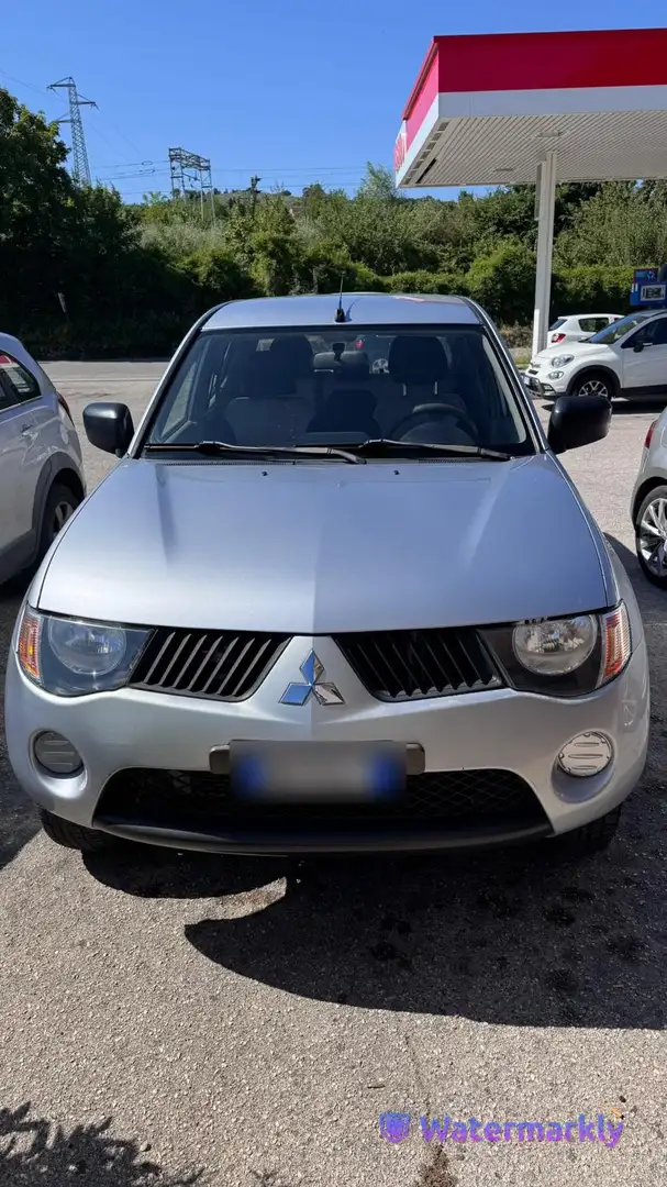 Mitsubishi L200 L200 d.cab 2.5 td Gris - 2