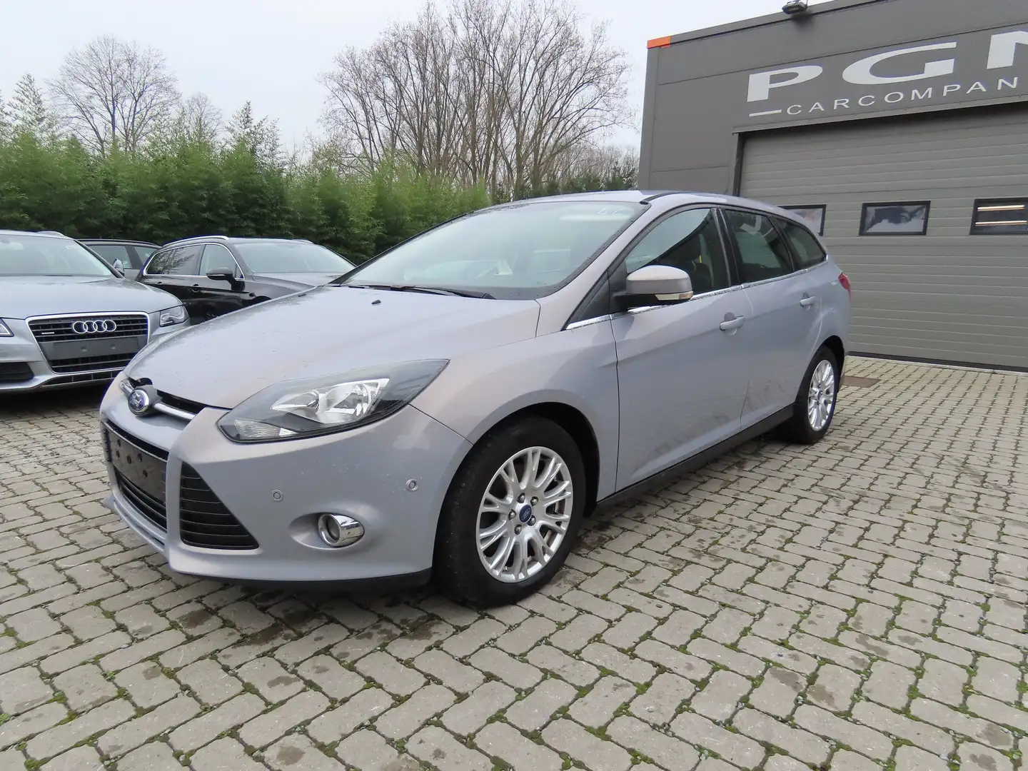 Ford Focus 2.0 TDCi Trend Powershift Šedá - 1