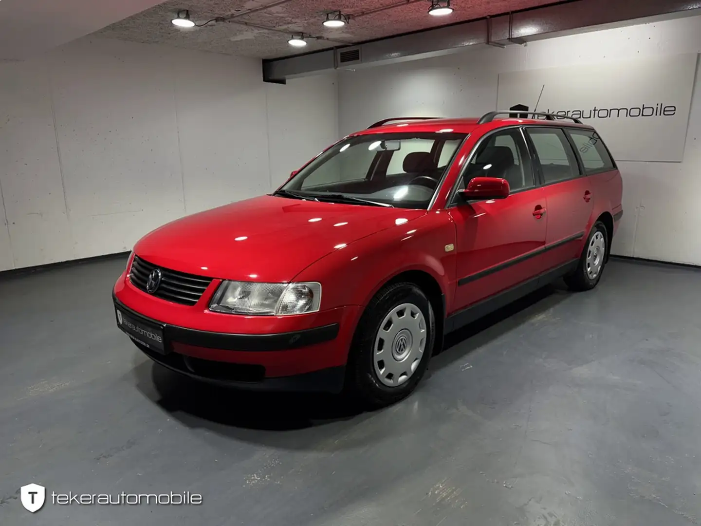Volkswagen Passat Variant Passat 1.8 Variant 4Motion *AHK*SHZ*1.Hand* Rood - 1