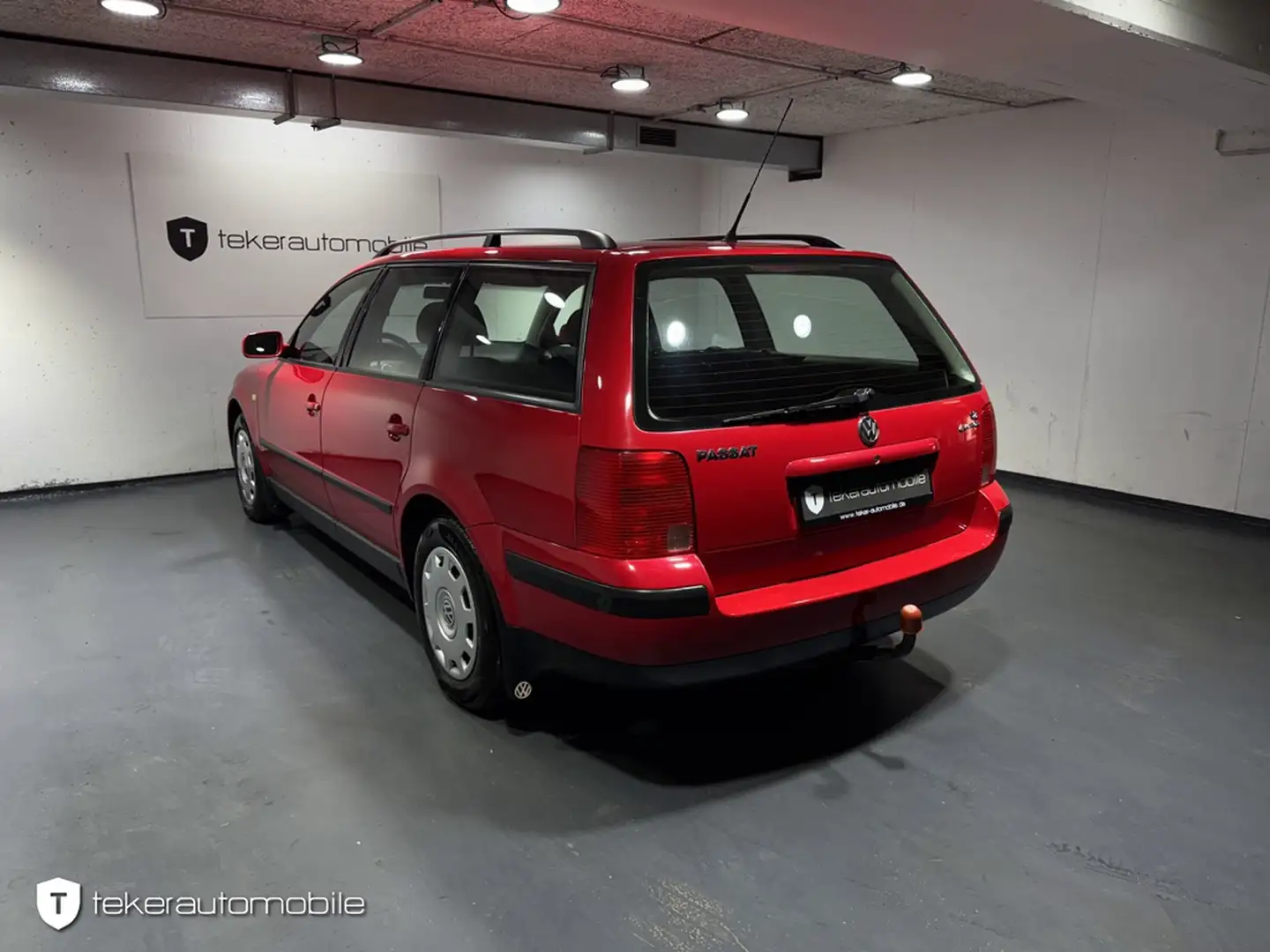 Volkswagen Passat Variant Passat 1.8 Variant 4Motion *AHK*SHZ*1.Hand* Rood - 2