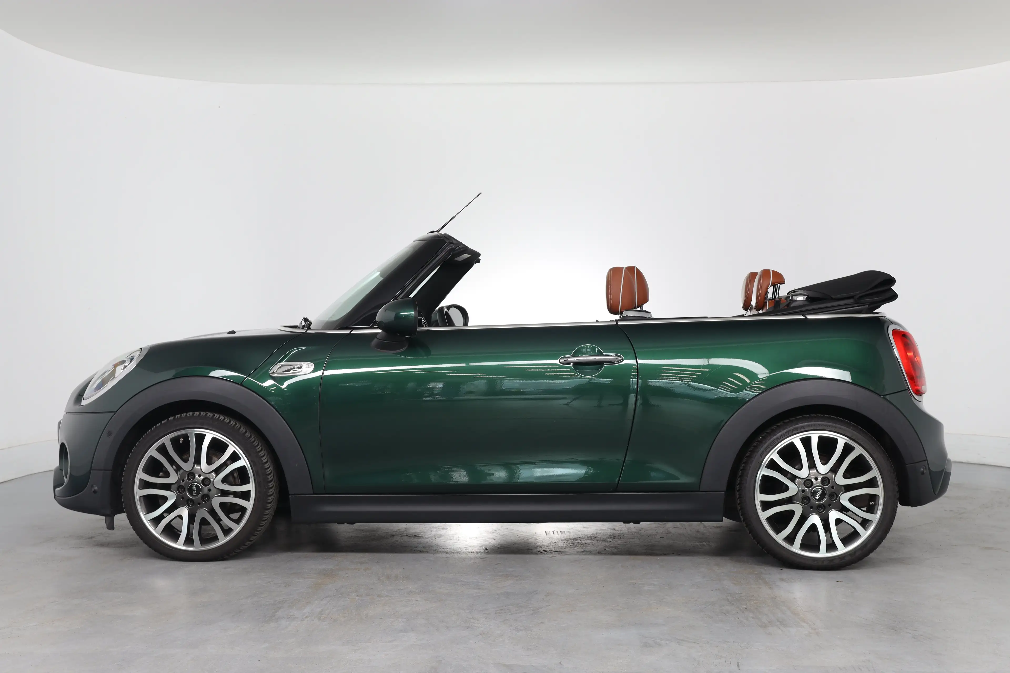 MINI Cooper S Cabrio 2.0 Chili | Leder | LED | Camera | Navi | Stoelver — photo 2