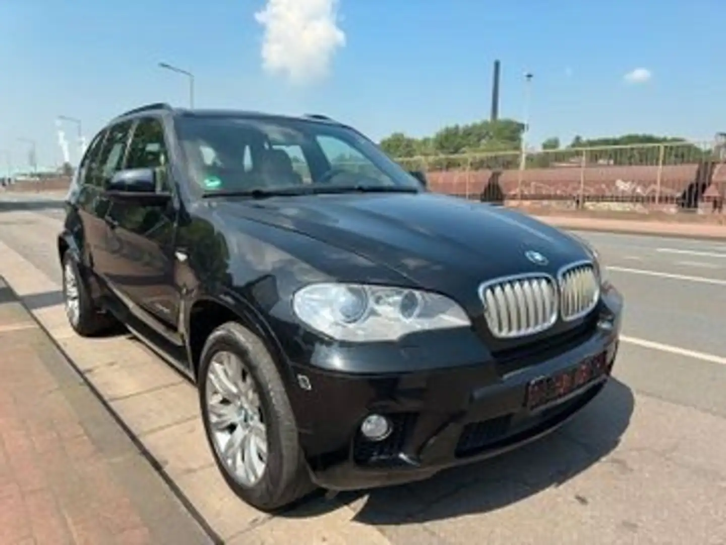 BMW X5 xDrive50i M Sport Navi Leder 7 Sitze Schwarz - 2