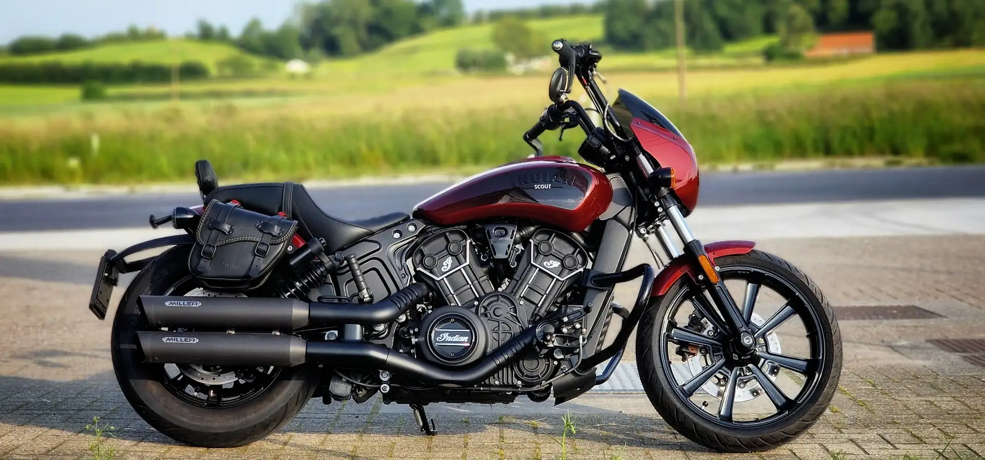 Indian Scout Rogue Rosso - 2