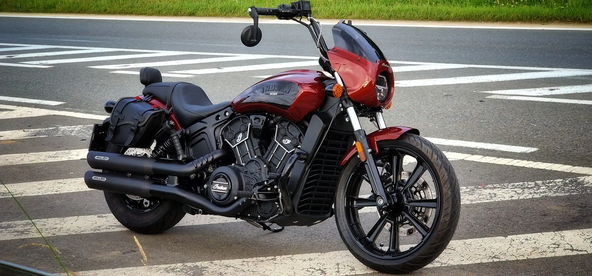 Indian Scout Rogue Rosso - 1