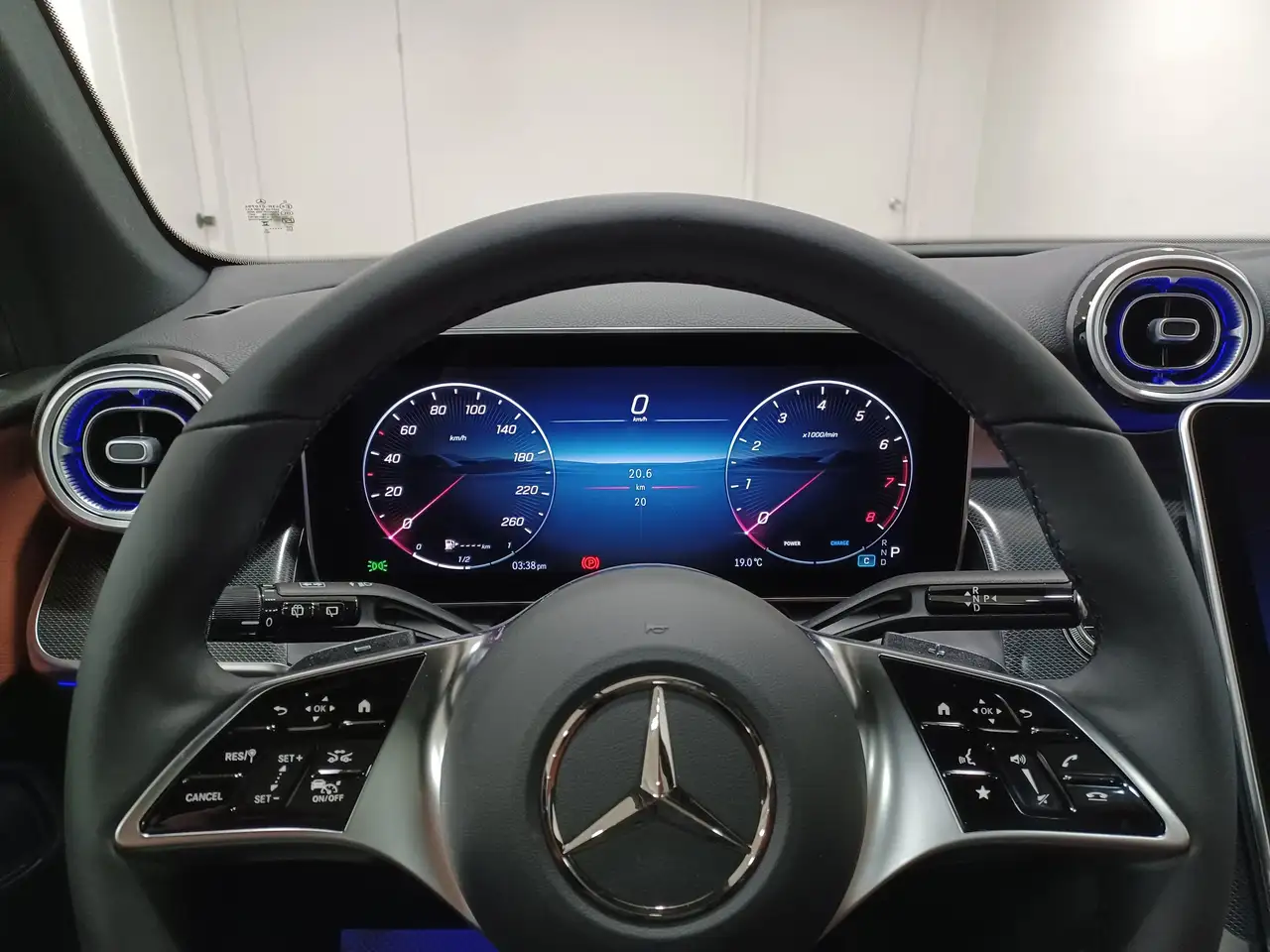 Mercedes-Benz GLC снимка Mercedes-Benz GLC