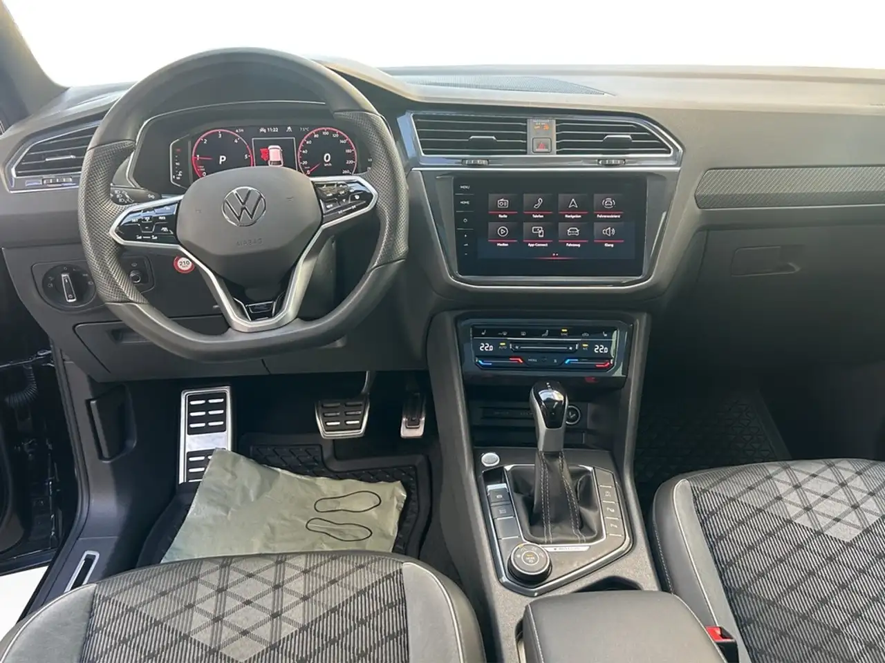 Volkswagen Tiguan Allspace 2.0 TDI DSG 4Motion R-Line AHK*STHZG*PANO*IQ-LI... 16