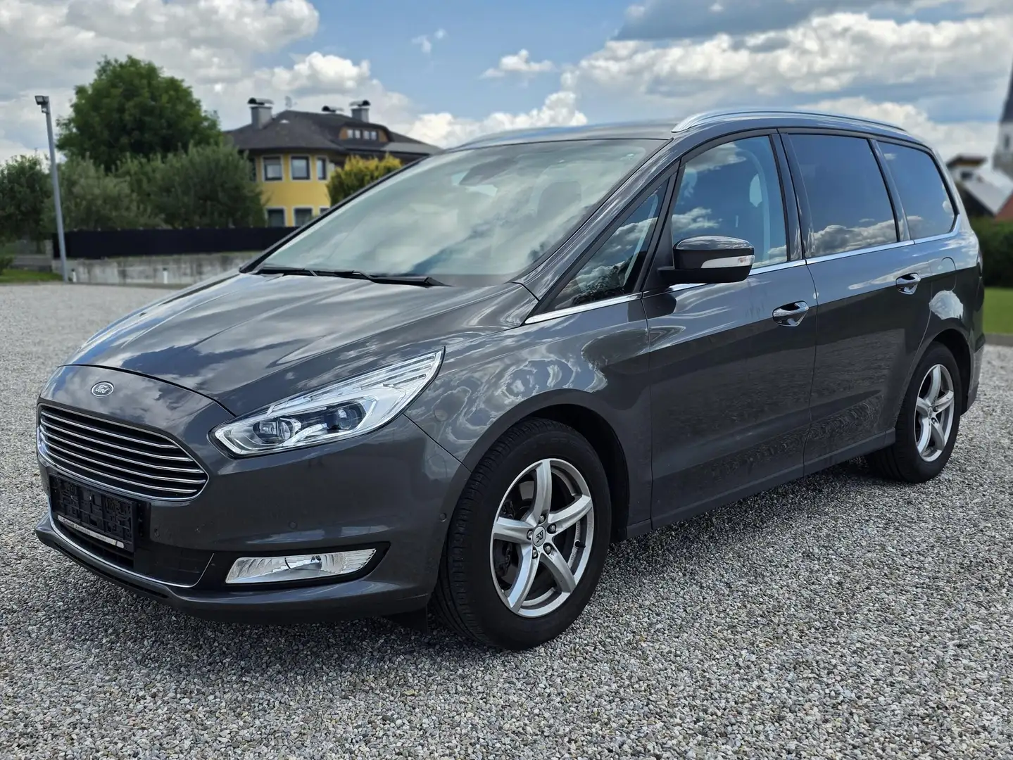 Ford Galaxy Titanium Allrad Grau - 1