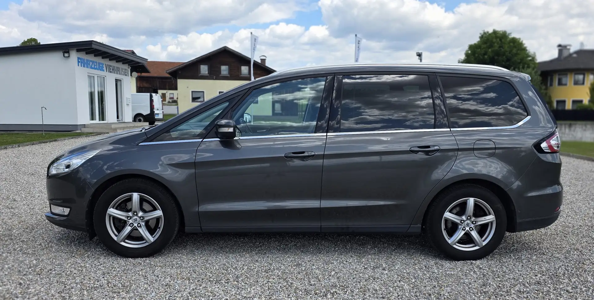 Ford Galaxy Titanium Allrad Grau - 2