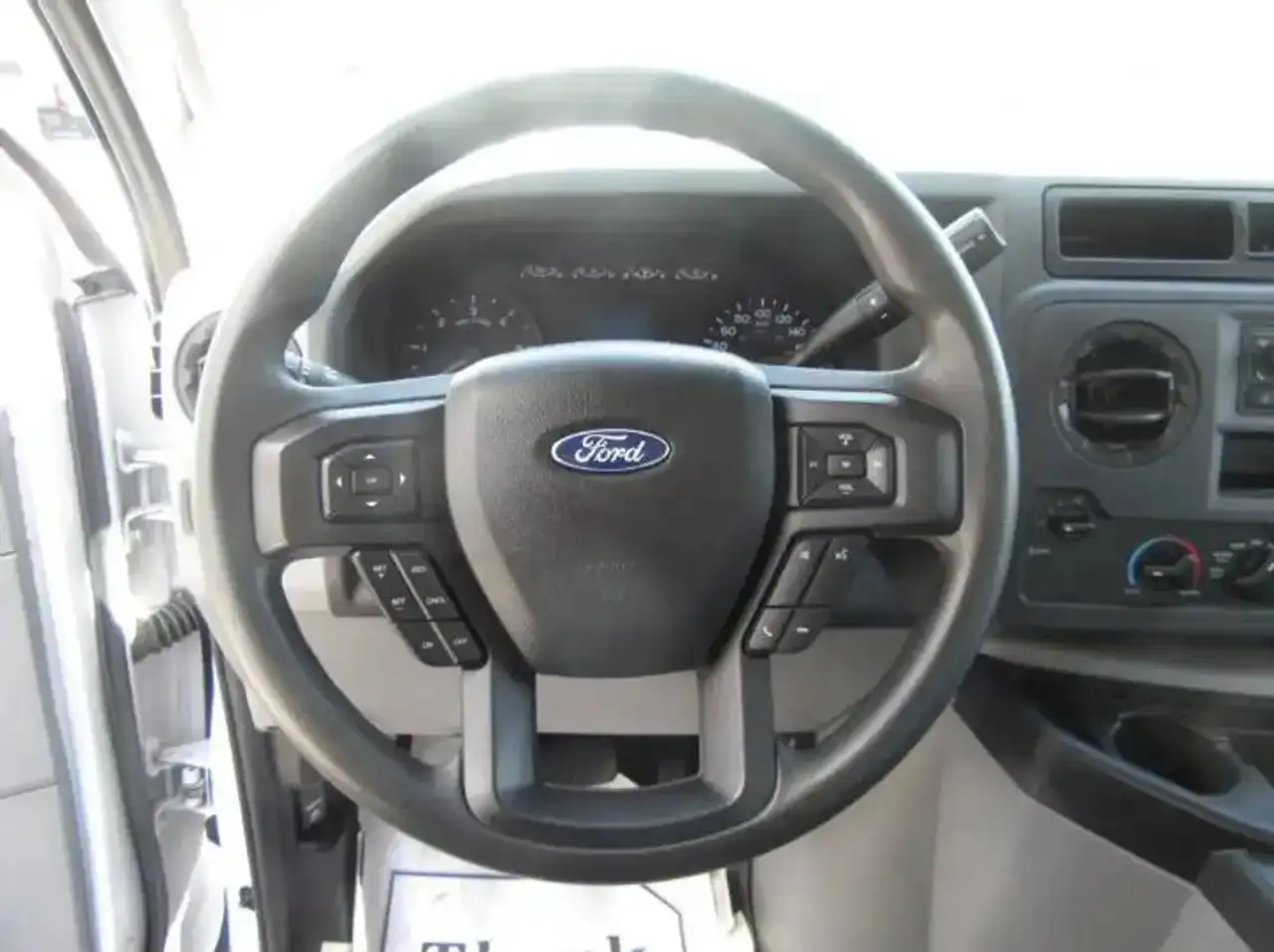 Ford E-450 снимка Ford E-450