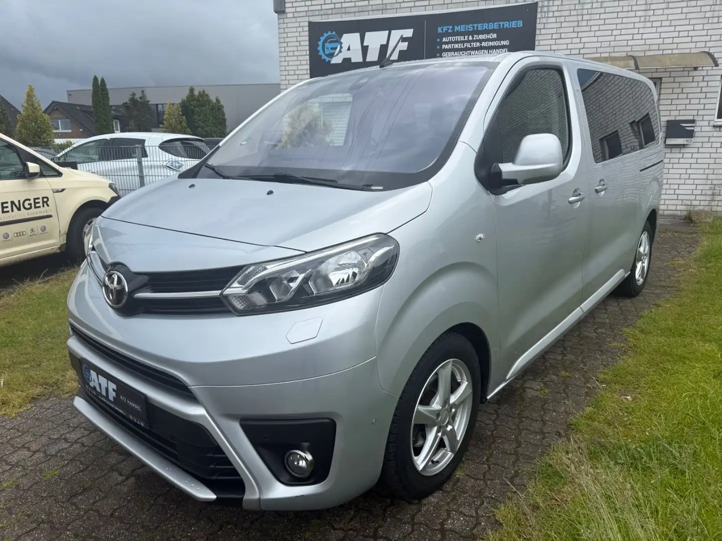 Toyota Proace Verso L1 Family Comfort 8Sitzer Plateado - 2