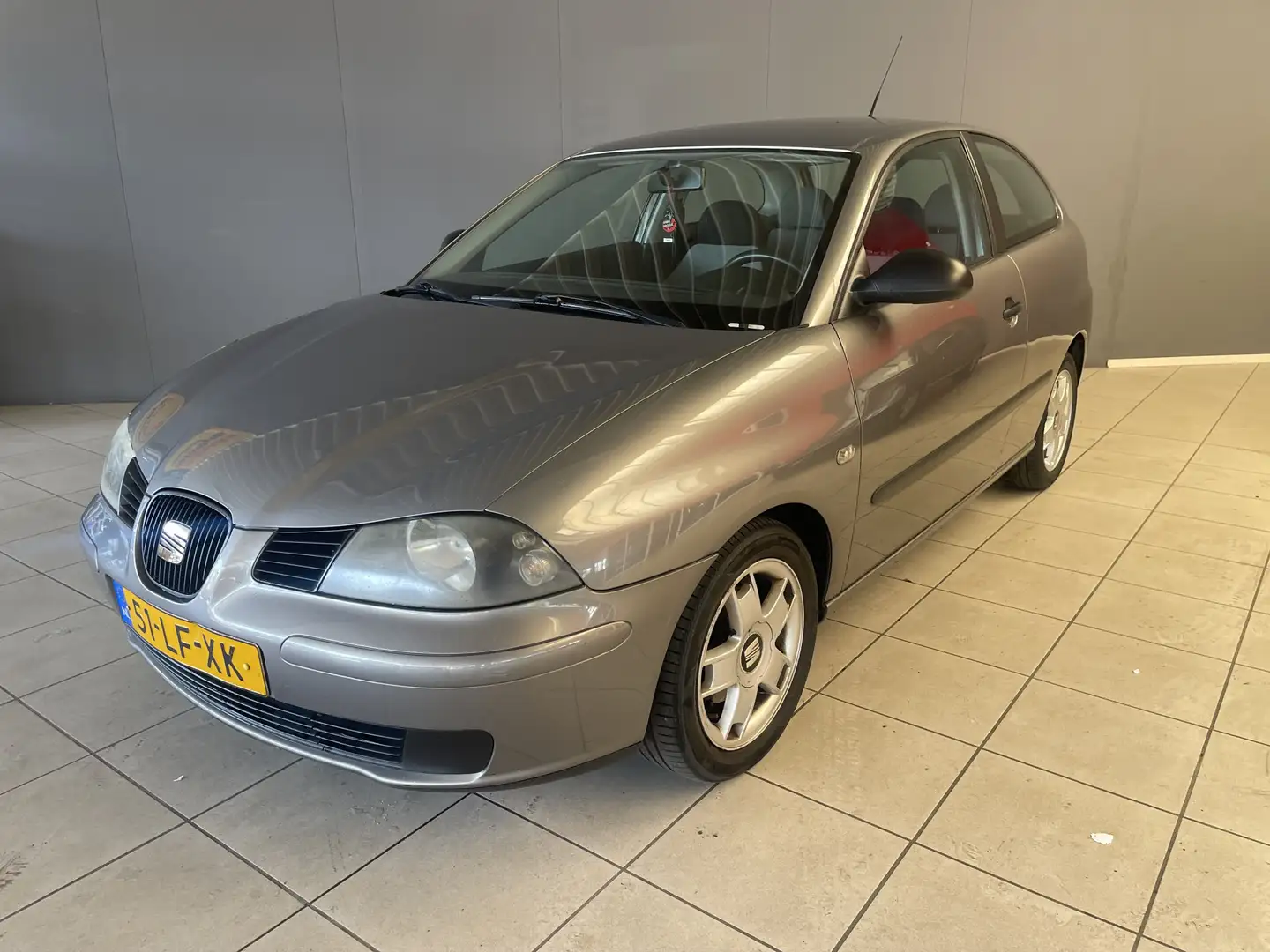 SEAT Ibiza 1.2-12V Stella Goedkoop, Zuinig, Betrouwbaar APK t Серый - 1