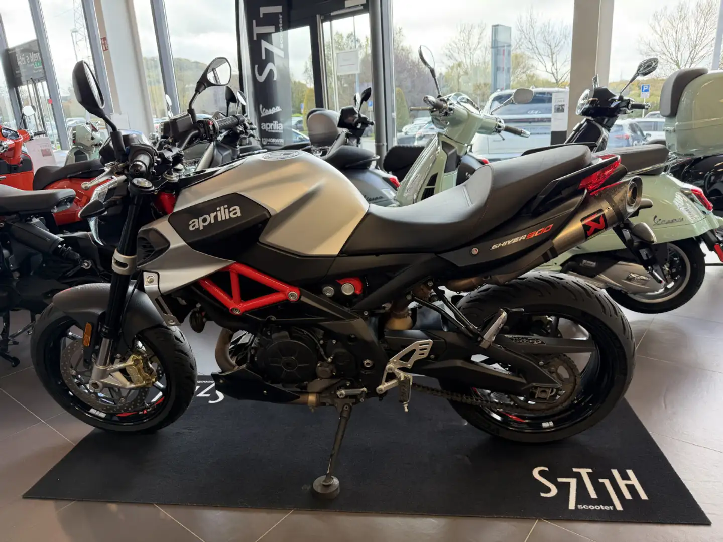 Aprilia Shiver 900 R Gris - 2