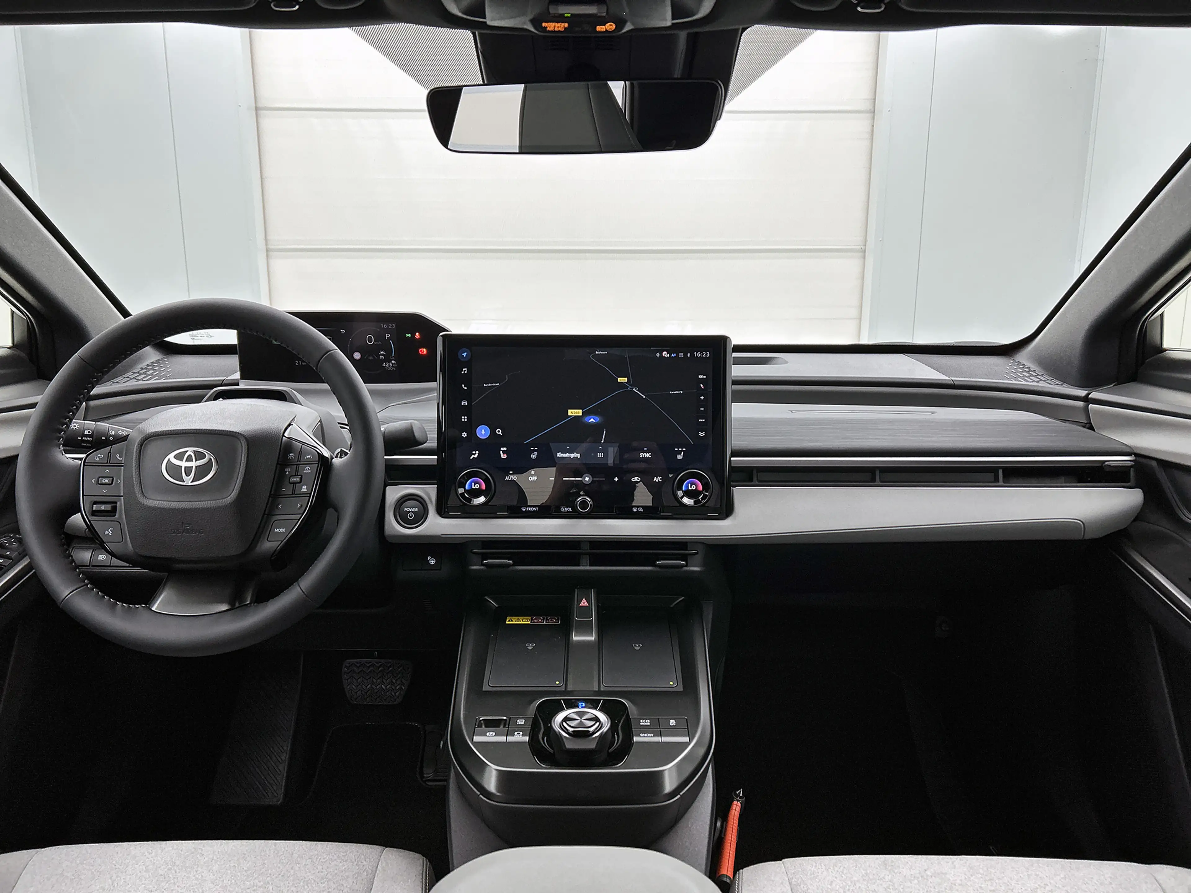 Toyota C-HR+ Executive AWD 77 kWh *EV-Deal* |Stoel en stuurwiel — photo 5