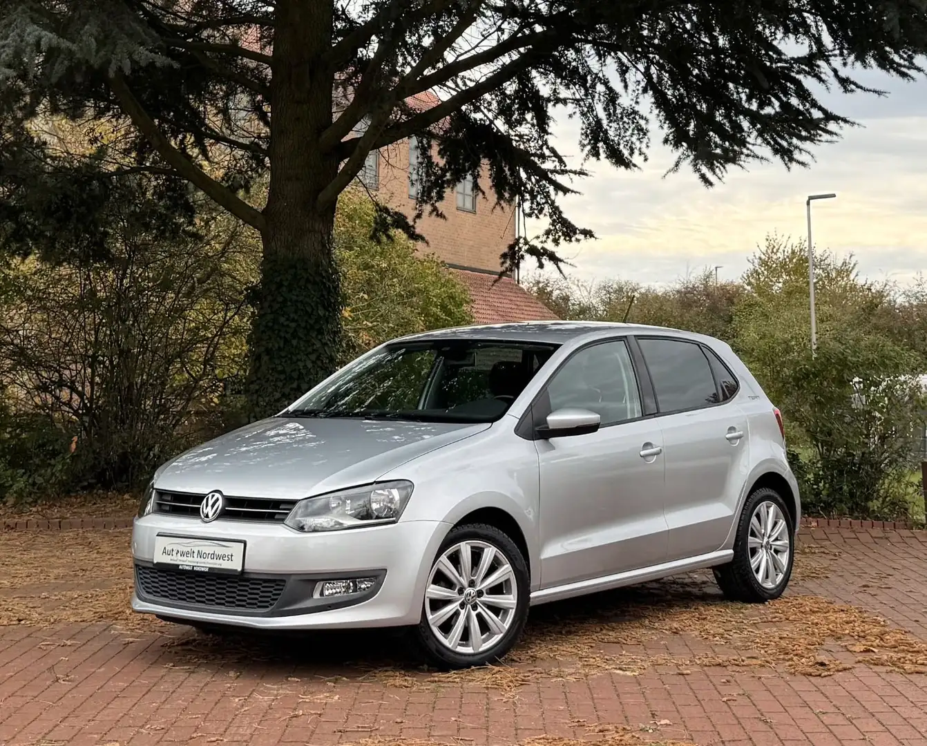 Volkswagen Polo V Team Automatik|1. Hand|PDC|Shzg|AUX/USB! Plateado - 1