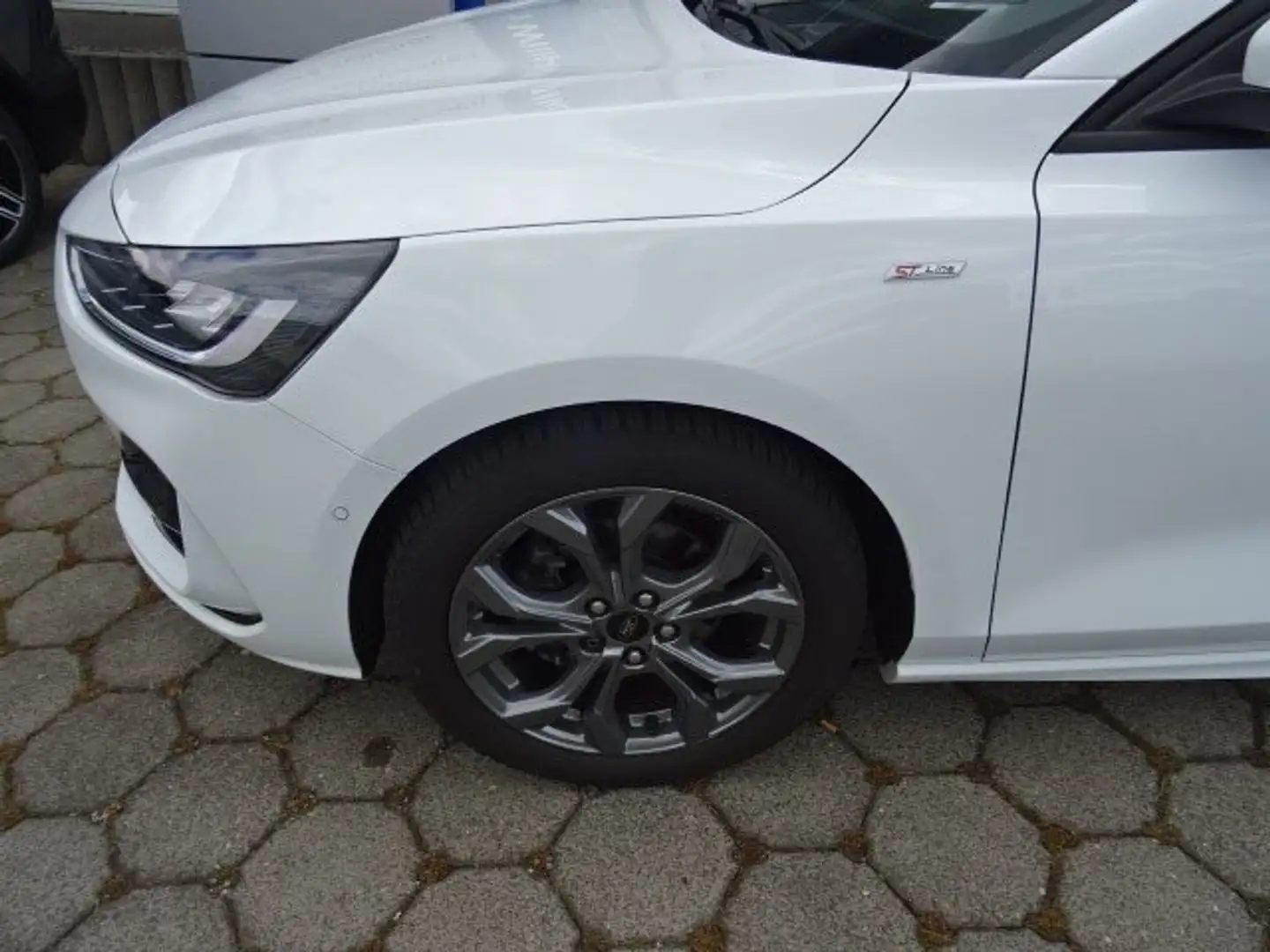 Ford Focus 1.5 Ecoblue ST-Line Automatik +Navi+Kamera+LED Blanc - 2