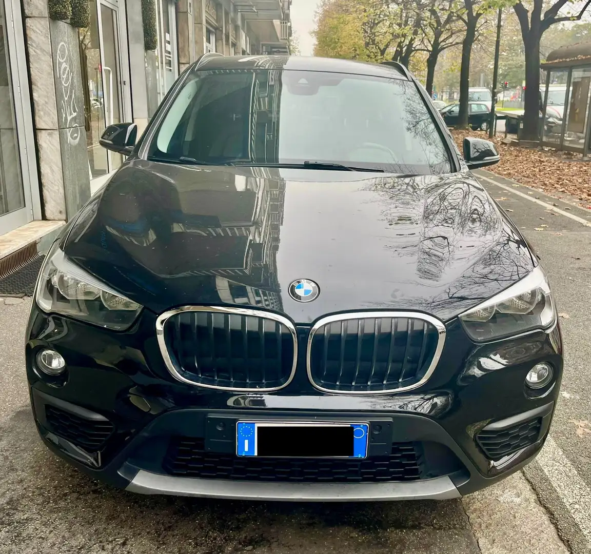 BMW X1 X1 sdrive18d Business Zwart - 2