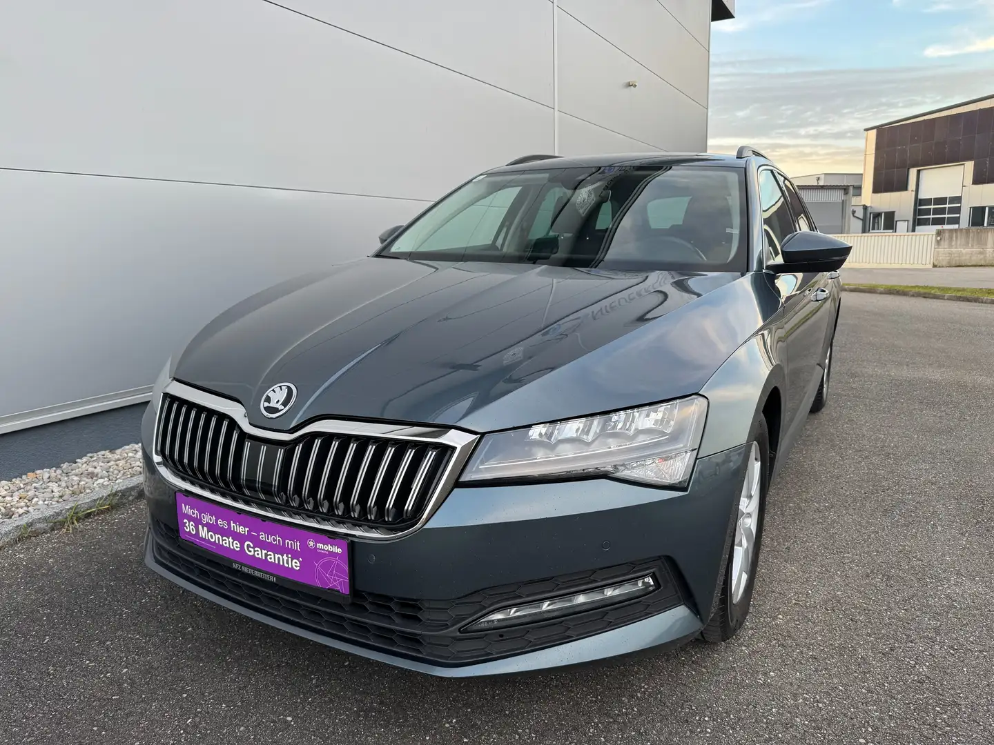 Skoda Superb Combi Ambition TDI DSG *GARANTIE*NAVI*APP*ACC*LED* Grau - 2