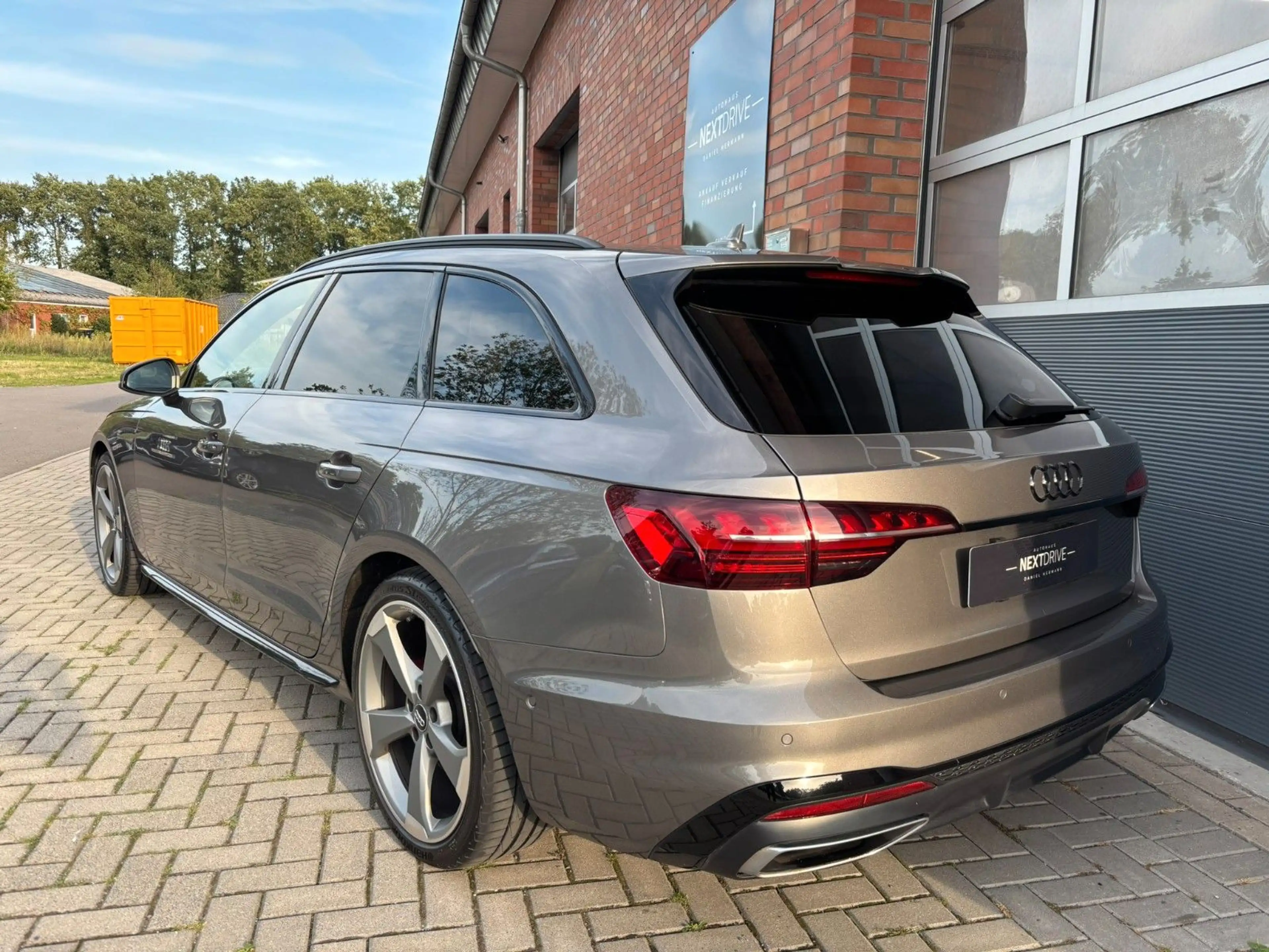 Audi A4 Avant 40 TDI quattro *Edition One* 3x S-Line* — photo 3