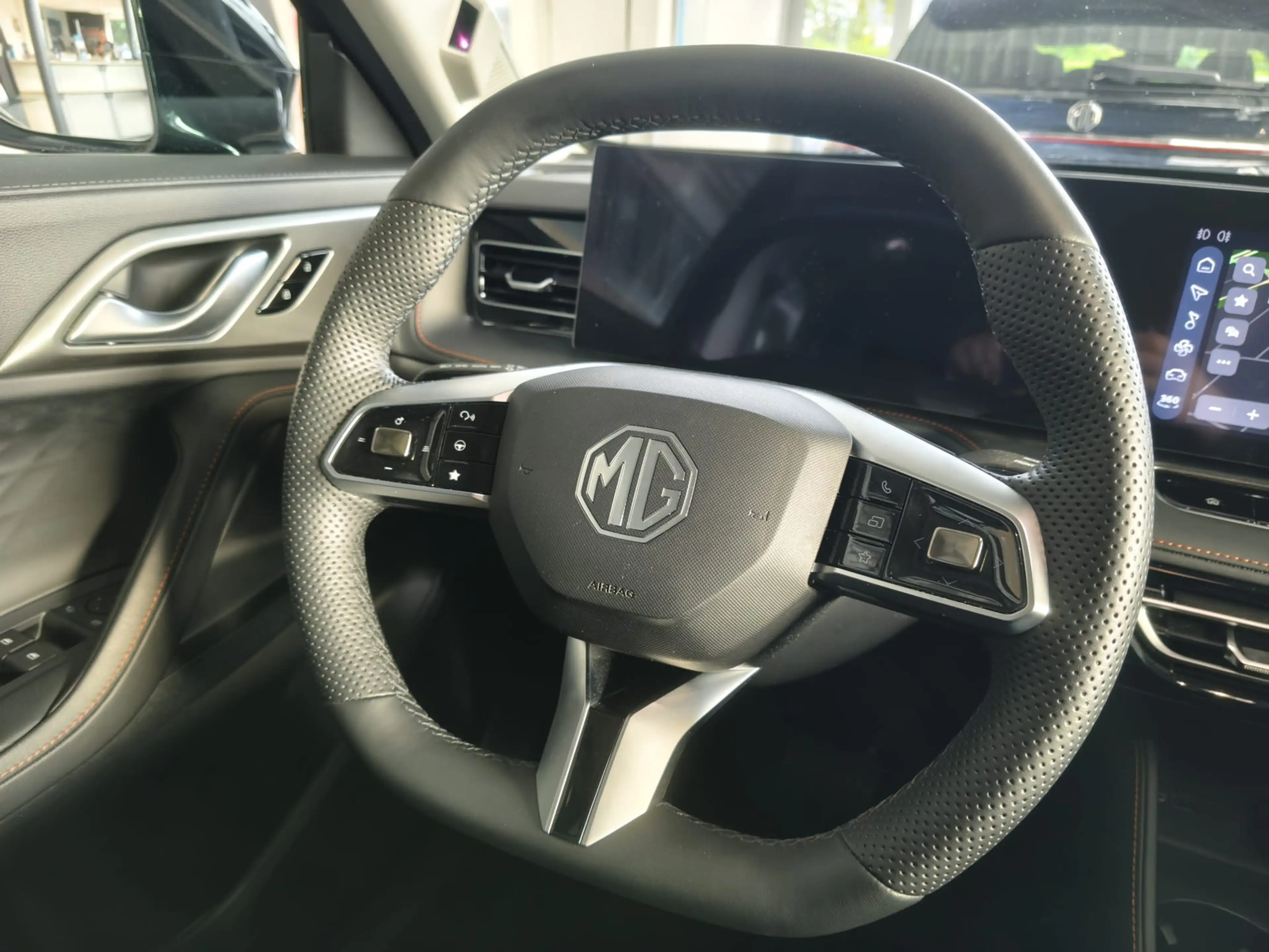 MG HS 1.5 T GDI 125 kW Luxury Aut./LED/LEDER/|360° — photo 9