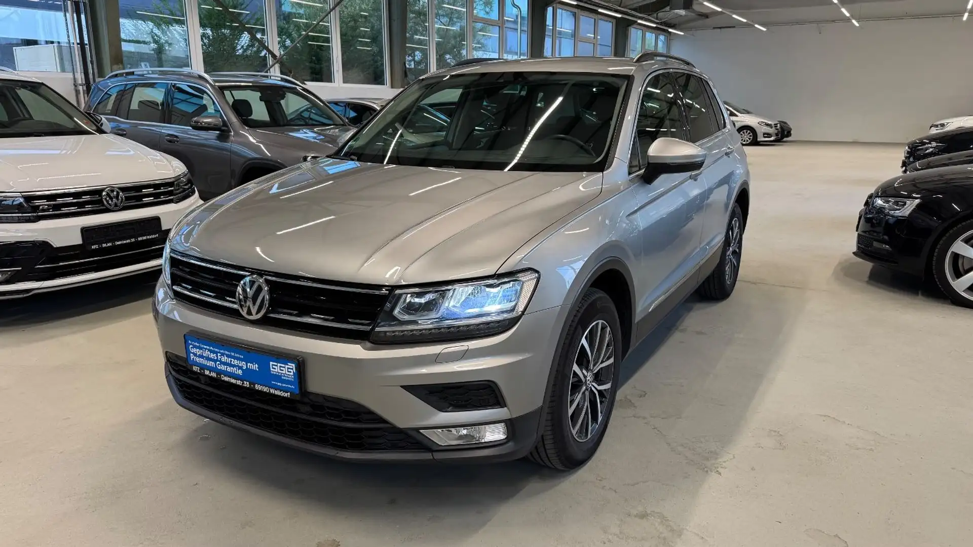 Volkswagen Tiguan 4Motion AHK LED Spur ACC Silber - 1