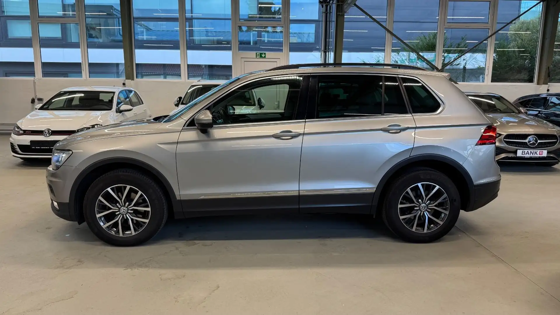 Volkswagen Tiguan 4Motion AHK LED Spur ACC Silber - 2