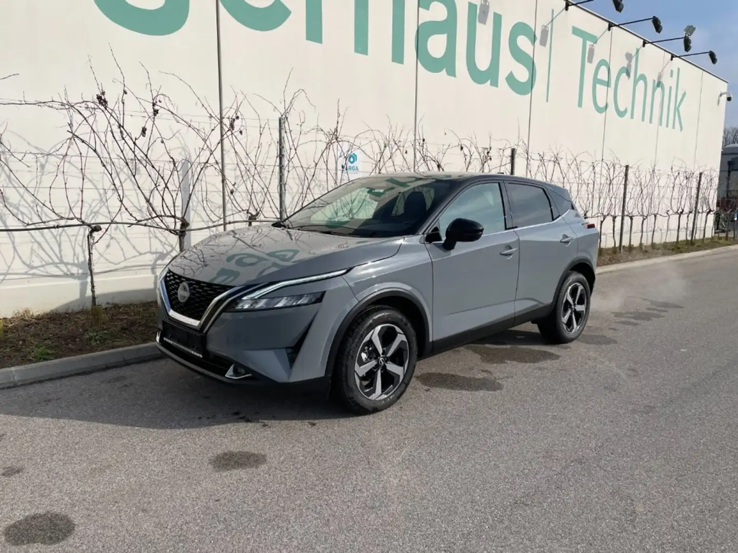 Nissan Qashqai 1.3 DIG-T MHEV 158PS N-Connecta Winter 2FA Schwarz - 1