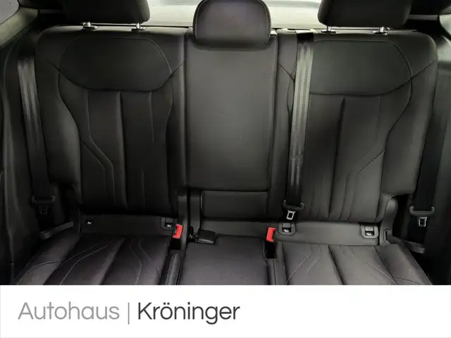 Audi Q3 view 10