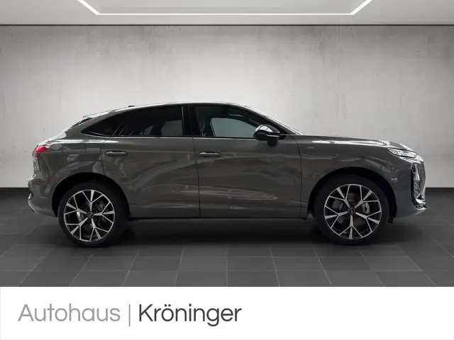 Audi Q3 view 4