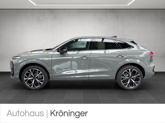 Audi Q3 view 3