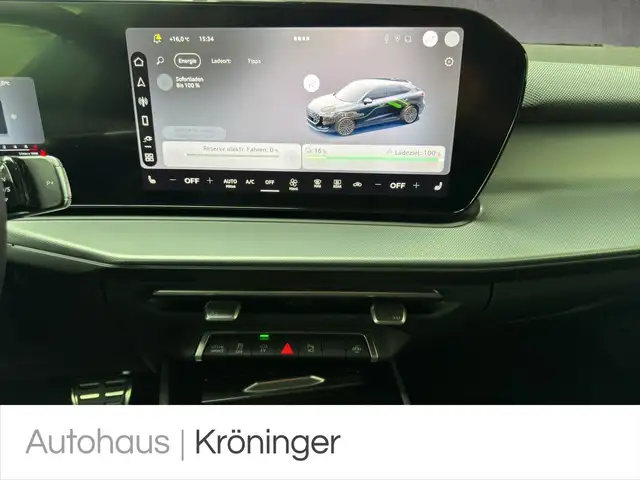 Audi Q3 view 15