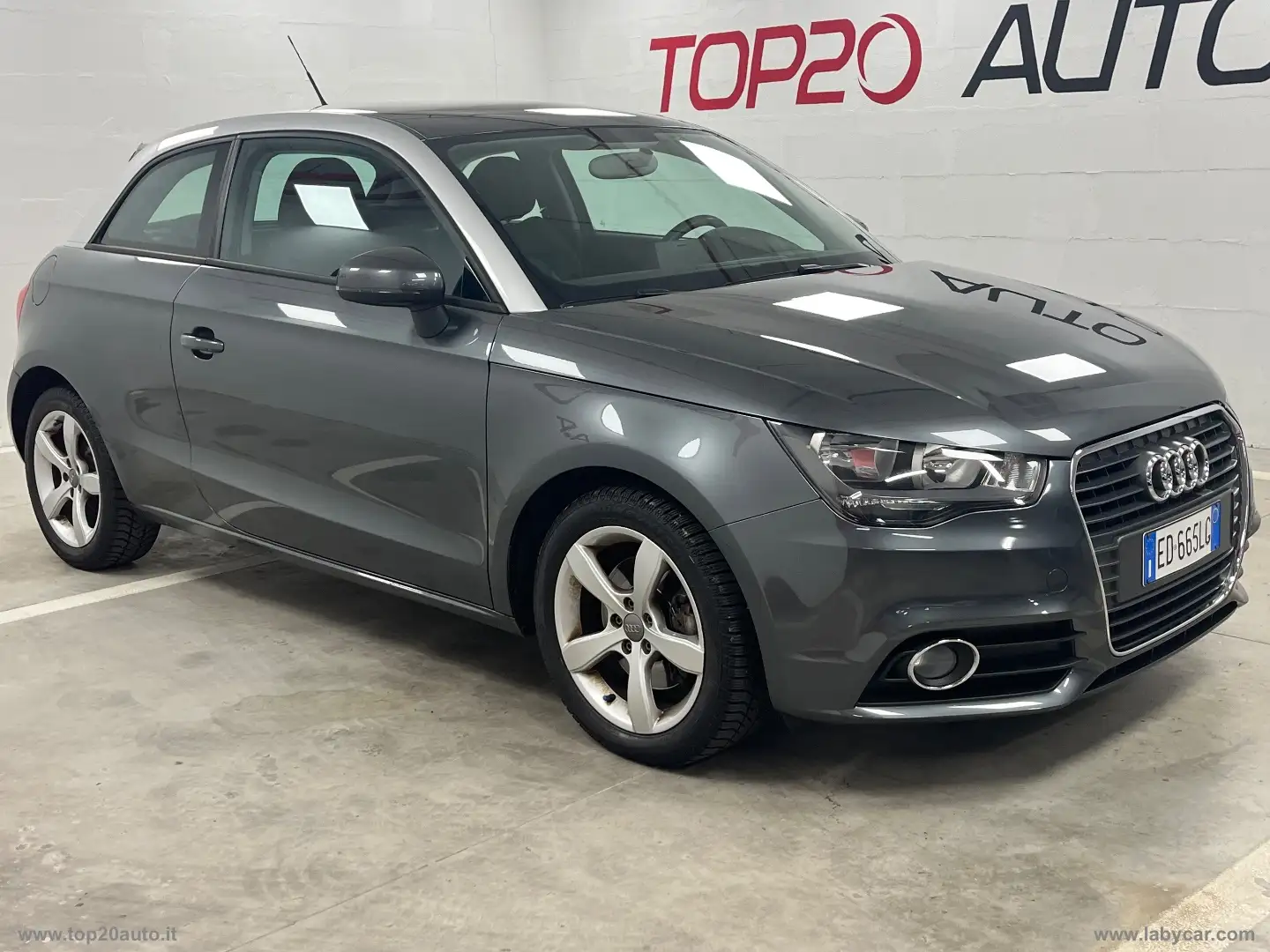 Audi A1 1.6TDI 105 CV Attraction|STUPENDA|4+4 CERCHI-GOMME Gris - 2