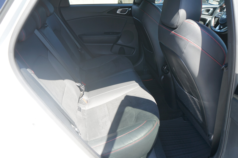 Kia ProCeed / pro_cee'd ProCeed 1.6 T-GDI GT — photo 12