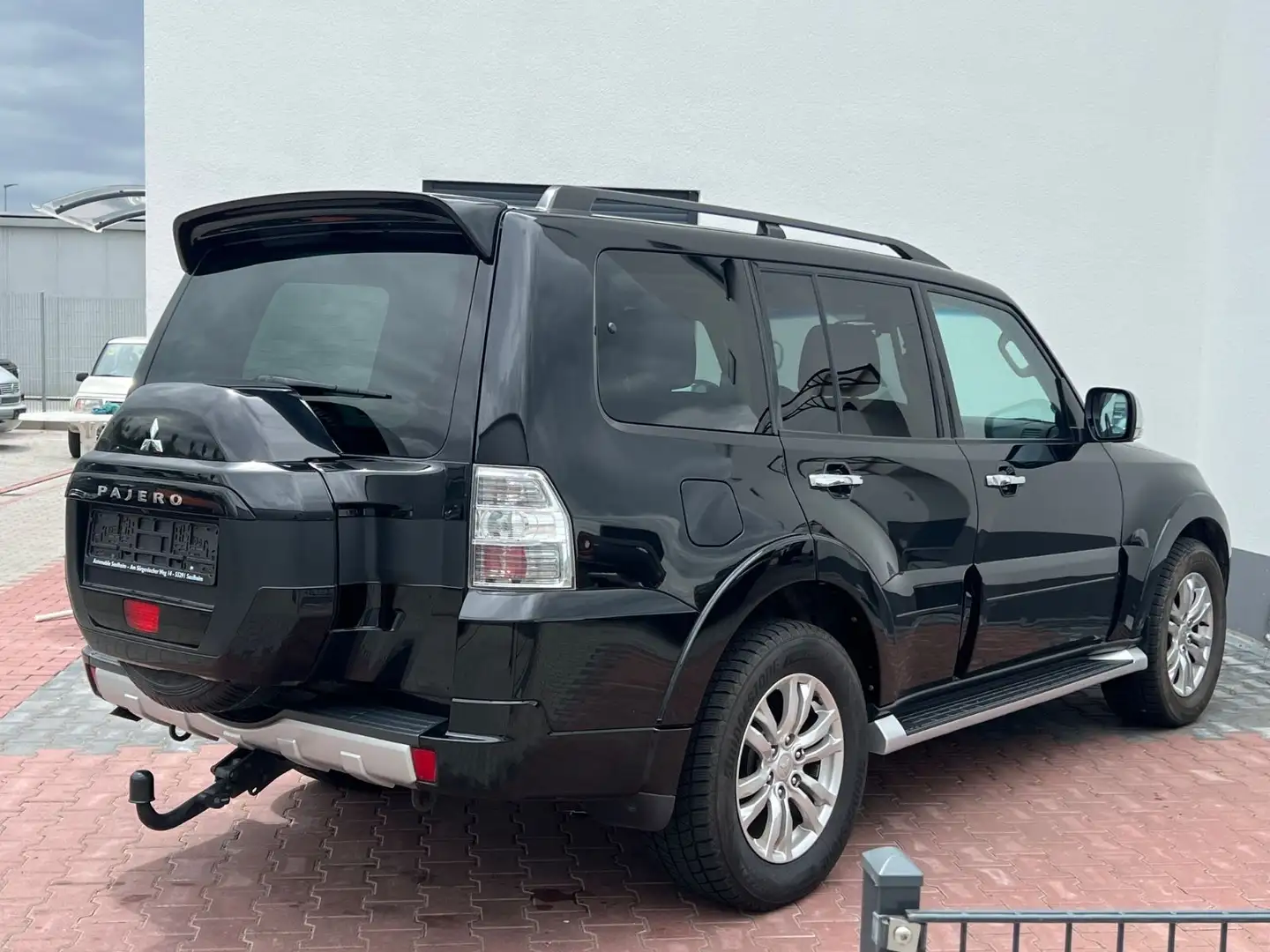 Mitsubishi Pajero 3.2DI-D Top*NUR 100TKM*7SITZE*FRONTBÜGEL* Schwarz - 2