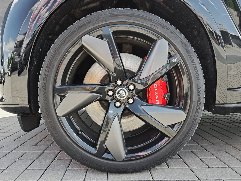 Jaguar F-Pace P550 SVR — photo 10