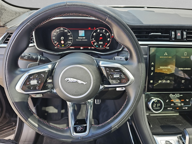 Jaguar F-Pace P550 SVR — photo 12