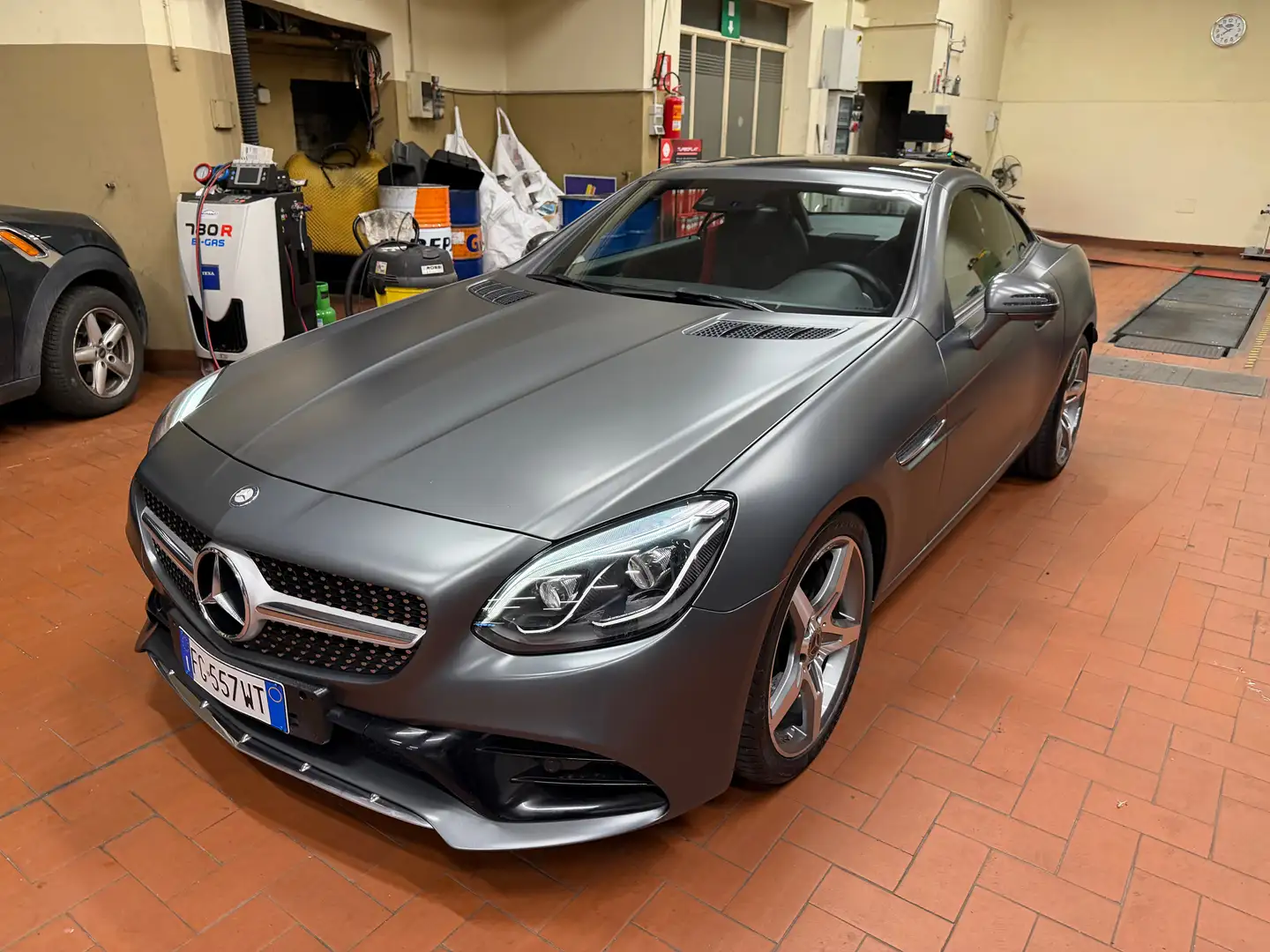 Mercedes-Benz SLC 180 AMG Line -UNICOPROPRIETARIO- Grau - 2